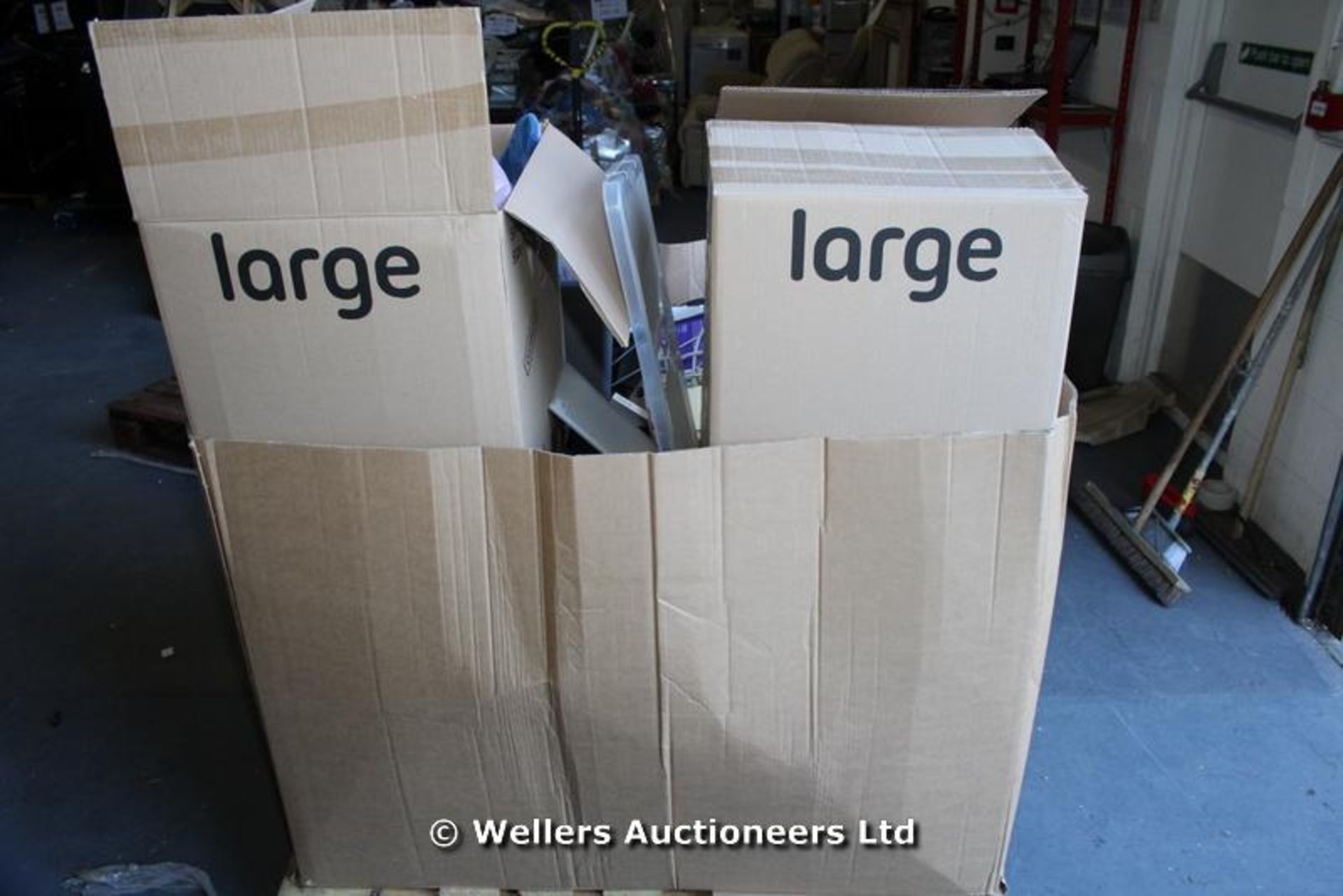 PALLET OF A SELECTION OF GOODS INCLUDING TEDDIES, COAT HANGERS, COSMETICS, HAIR STRAIGHTENERS, - Image 3 of 4