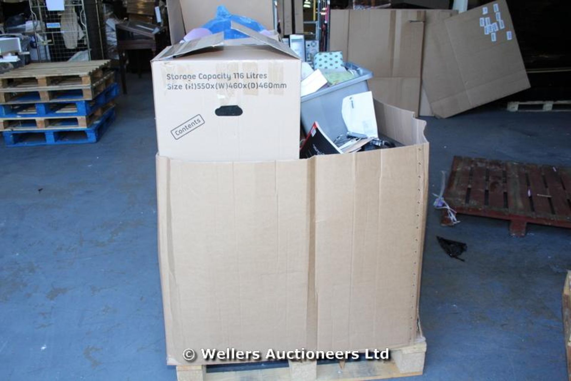 PALLET OF A SELECTION OF GOODS INCLUDING TEDDIES, COAT HANGERS, COSMETICS, HAIR STRAIGHTENERS, - Image 4 of 4