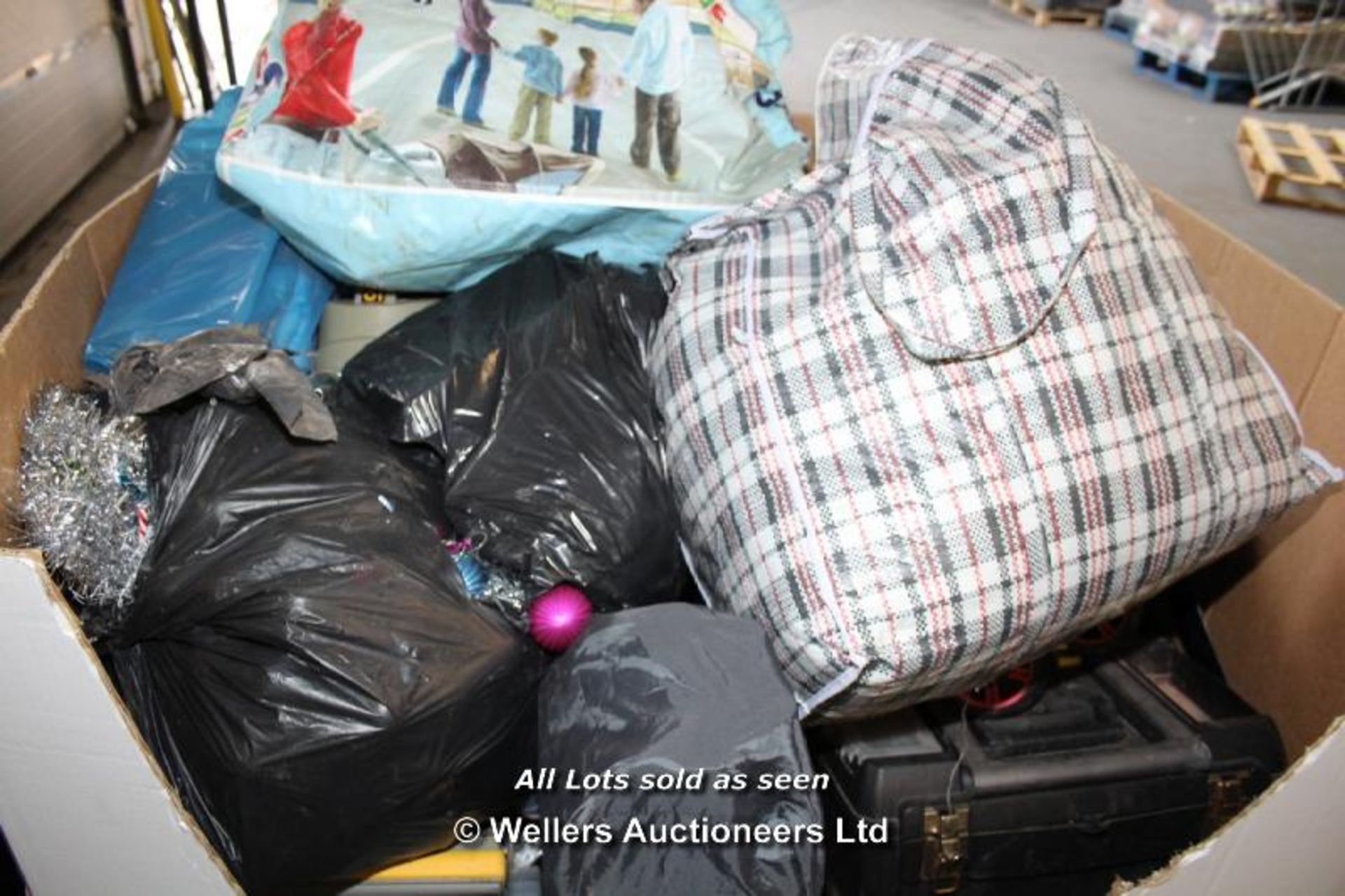PALLET OF A SELECTION OF GOODS INCLUDING CHRISTMAS DECORATIONS, DYSON, TRAVEL COT, CLEANING CHEMS, - Image 5 of 5