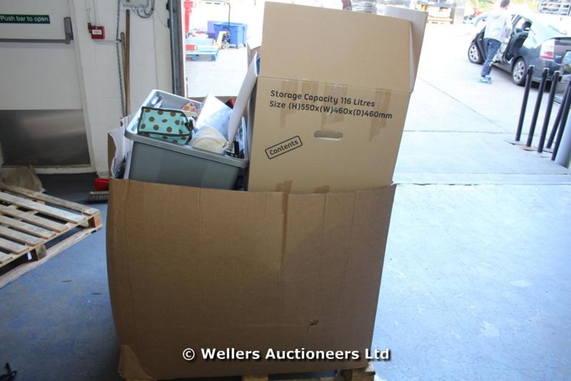 PALLET OF A SELECTION OF GOODS INCLUDING TEDDIES, COAT HANGERS, COSMETICS, HAIR STRAIGHTENERS, - Image 2 of 4