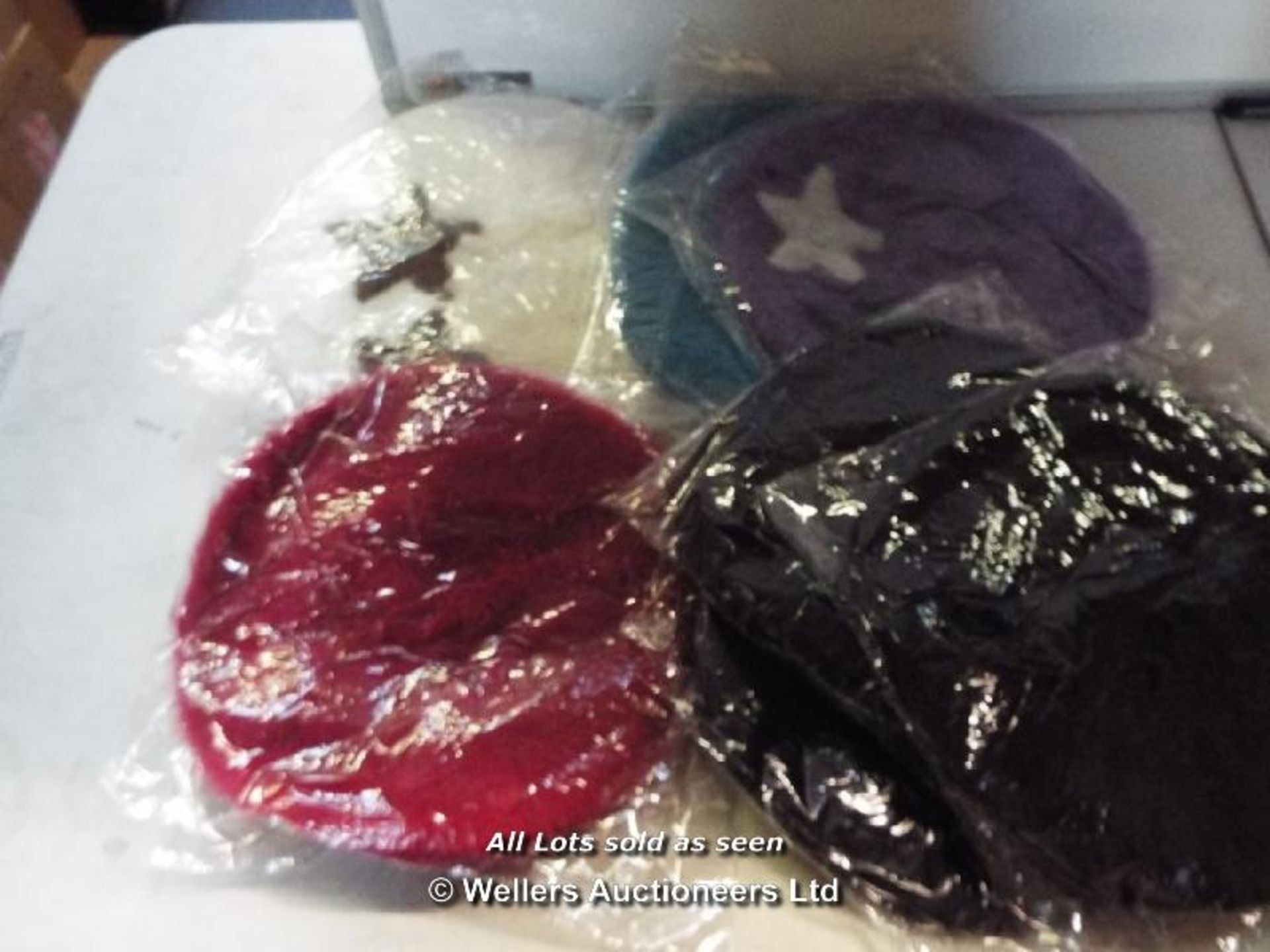 BOX 20 LILI & POPPY NEW LADIES BERET VARIOUS COLOURS. / GRADE: BRAND NEW (DC2) {AISLE 5}