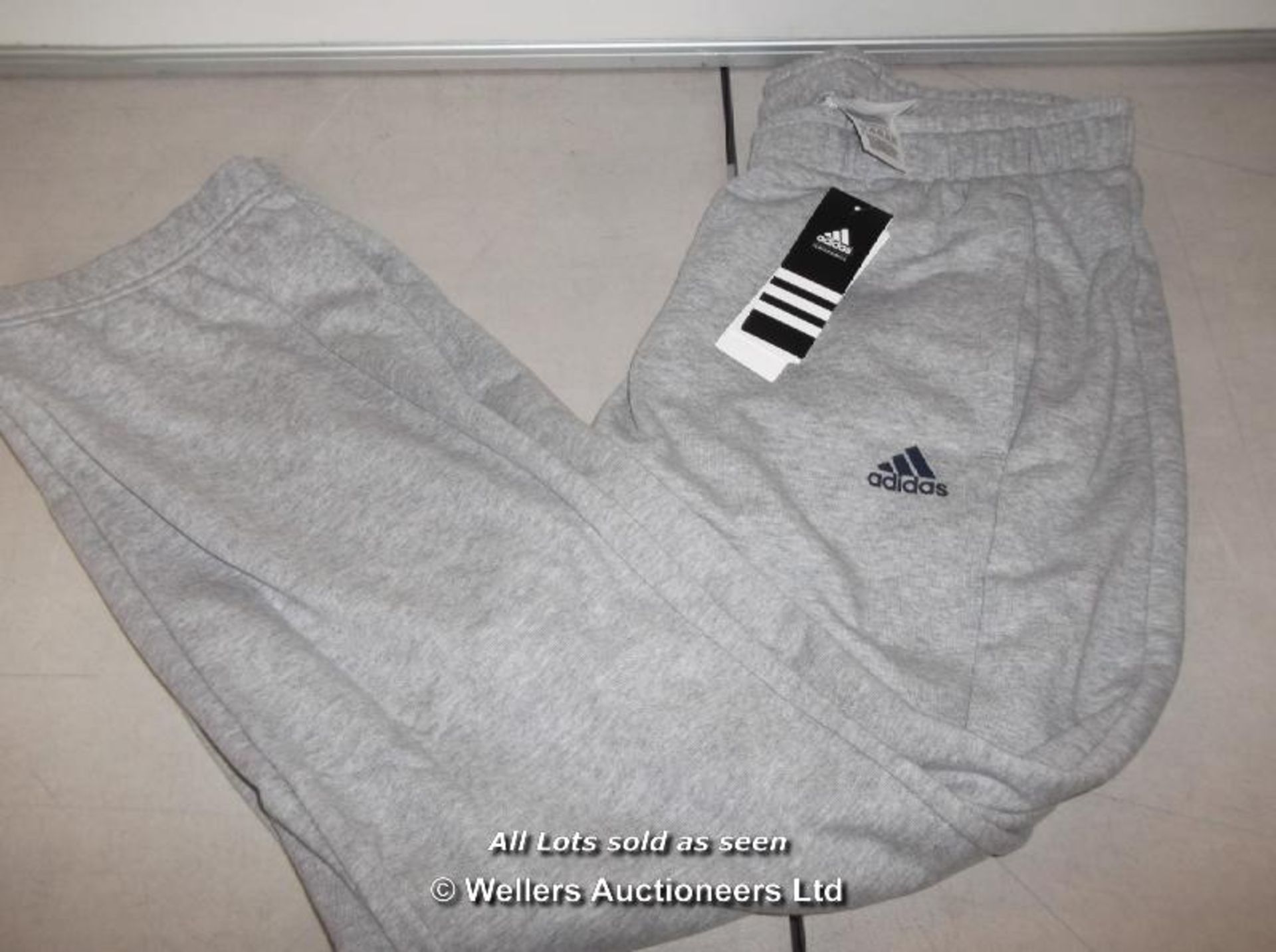 NEW W/TAGS ADIDAS JOG PANTS SIZE XL. / GRADE: RETURNS (1)[{AISLE 2}]