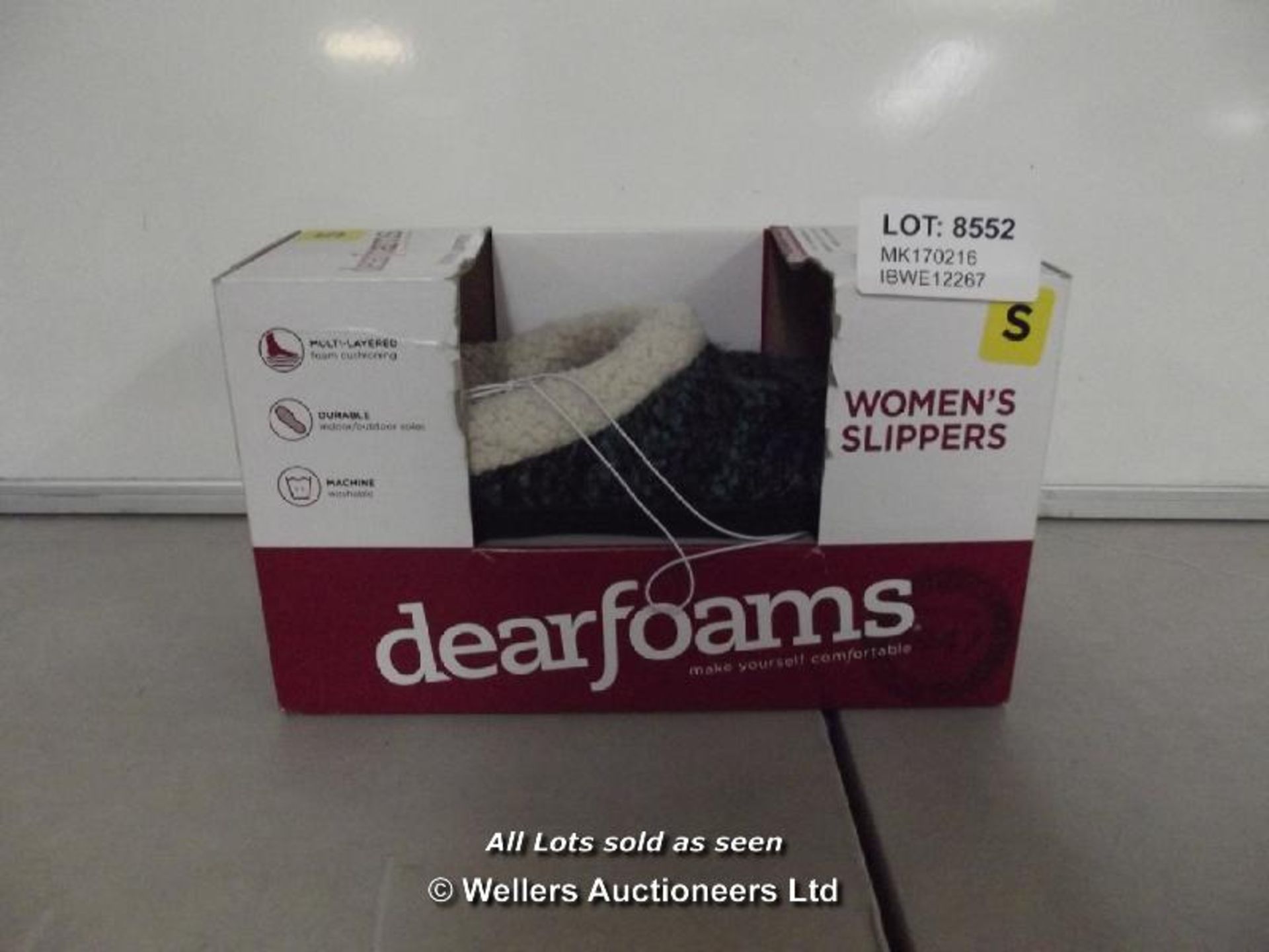 NEW BOXED DEARFOAMS LADIES SLIPPERS SIZE S / GRADE: RETURNS (DC1)[{AISLE 5}]