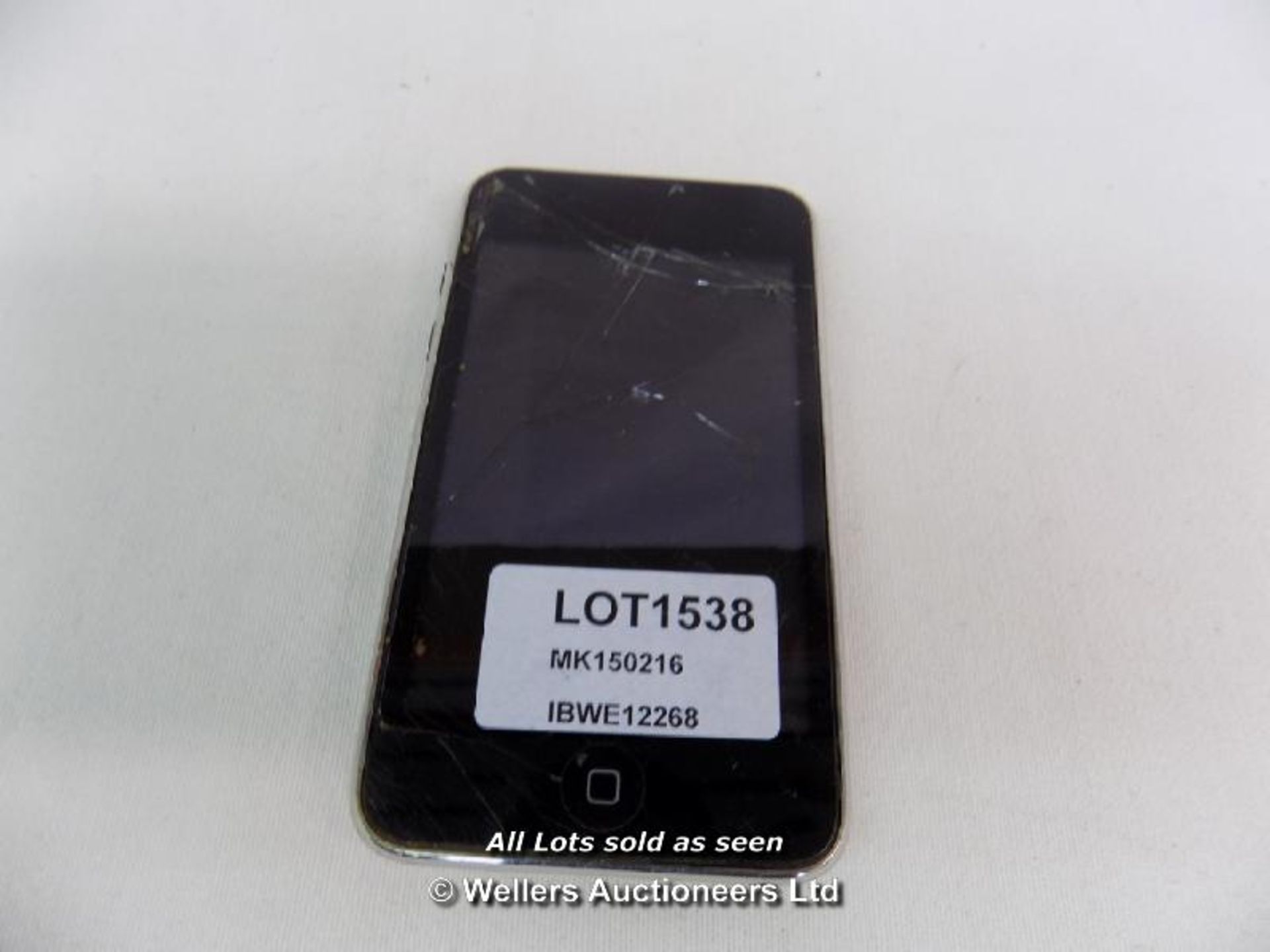 IPOD 16GB DAMAGED SCREEN / GRADE: UNCLAIMED PROPERTY / UNBOXED (DC1) {MK150216}