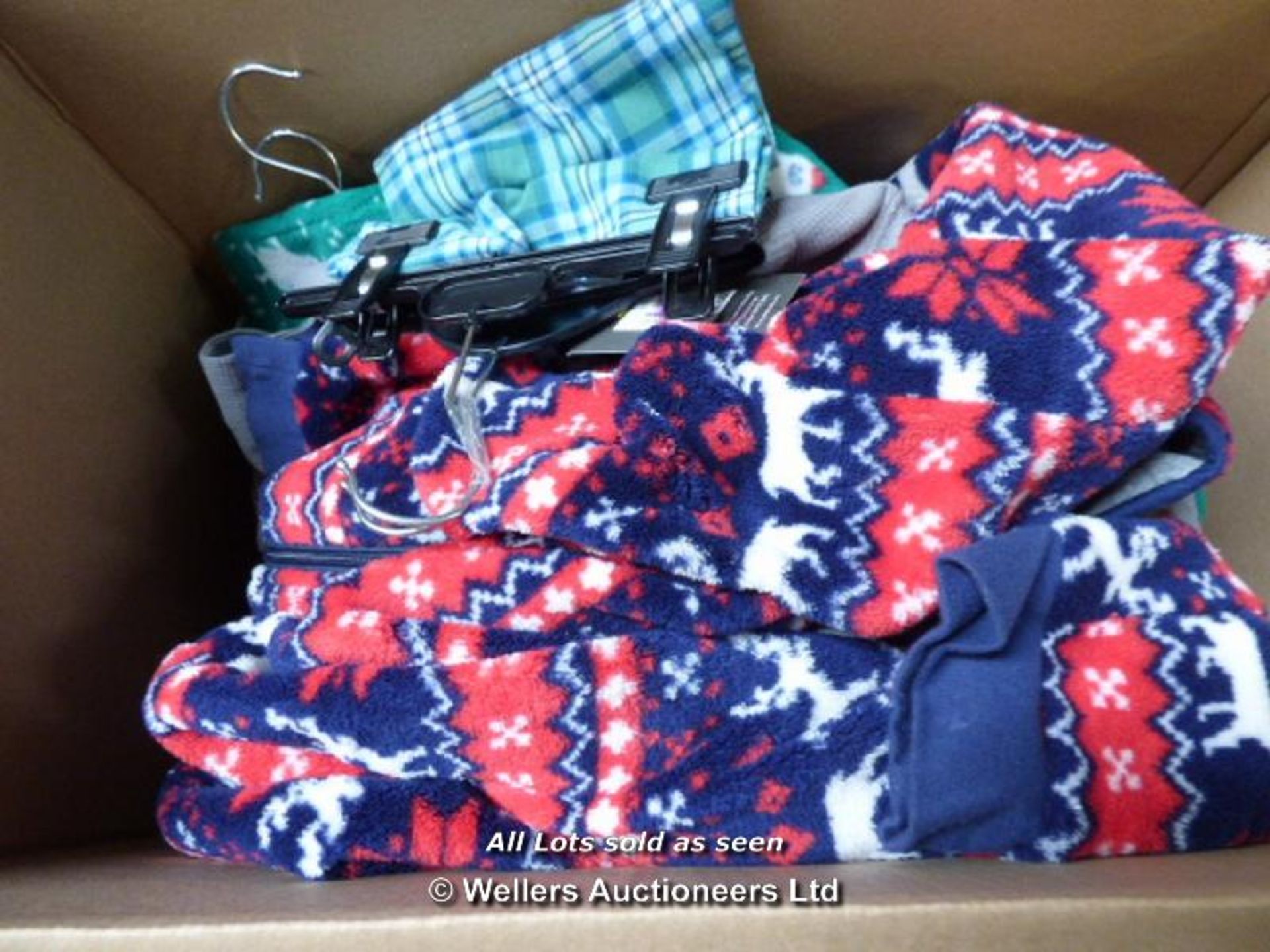 APPROX 20X KIDS CLOTHES INC PJS, WAISTCOATS, TROUSERS ETC / GRADE: BRAND NEW (DC3)[{MK030516}] [LOAD