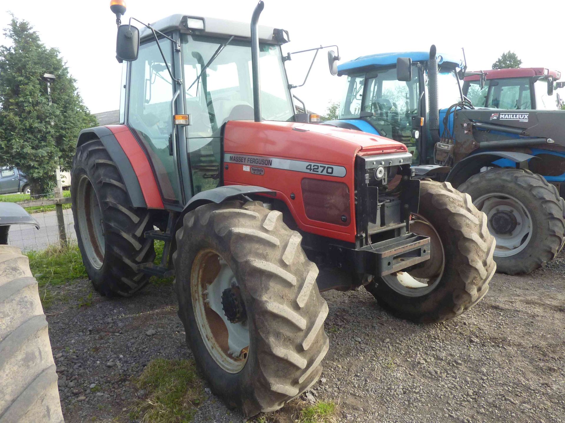 5215 MF 4270 tractor 4x4 power shift, Y662 BSH, new rear tyres, 5300 hours