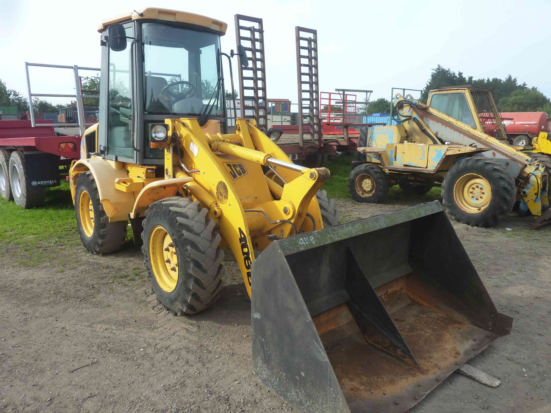 5286 JCB 408 B loader with bucket and pallet tines, on owner from new