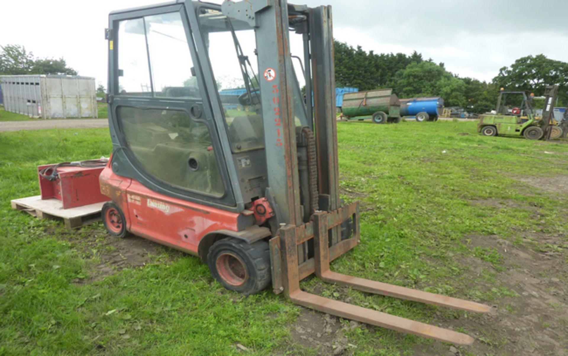 5292 Lansing Linde electric forklift