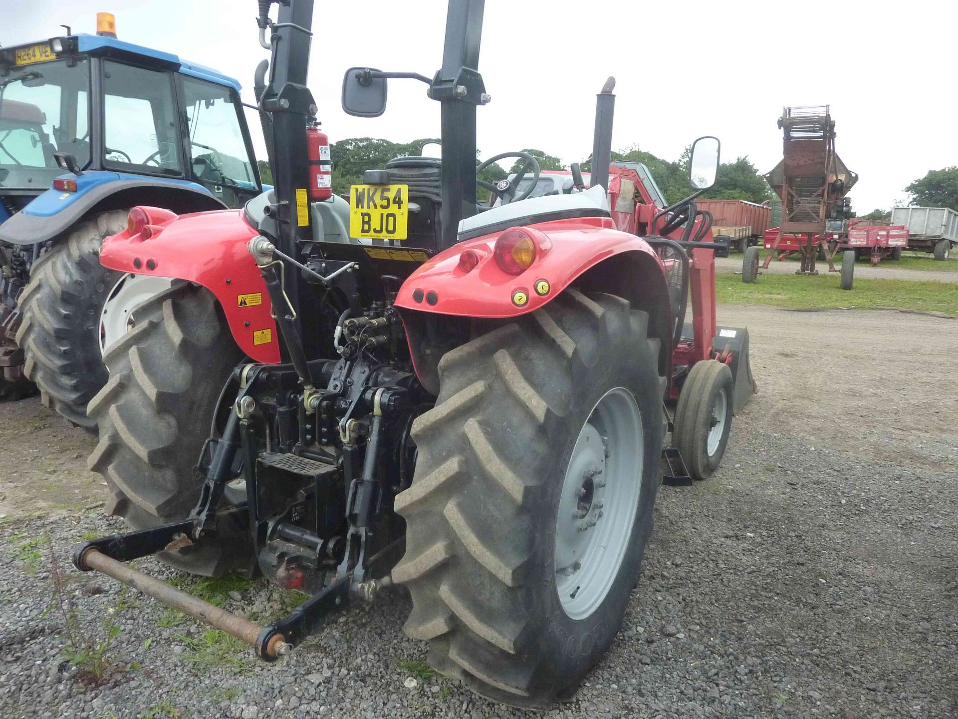 4913 MF 5425 tractor c/w MF loader and bucket, 440 hours from new, one owner from new - Image 2 of 2