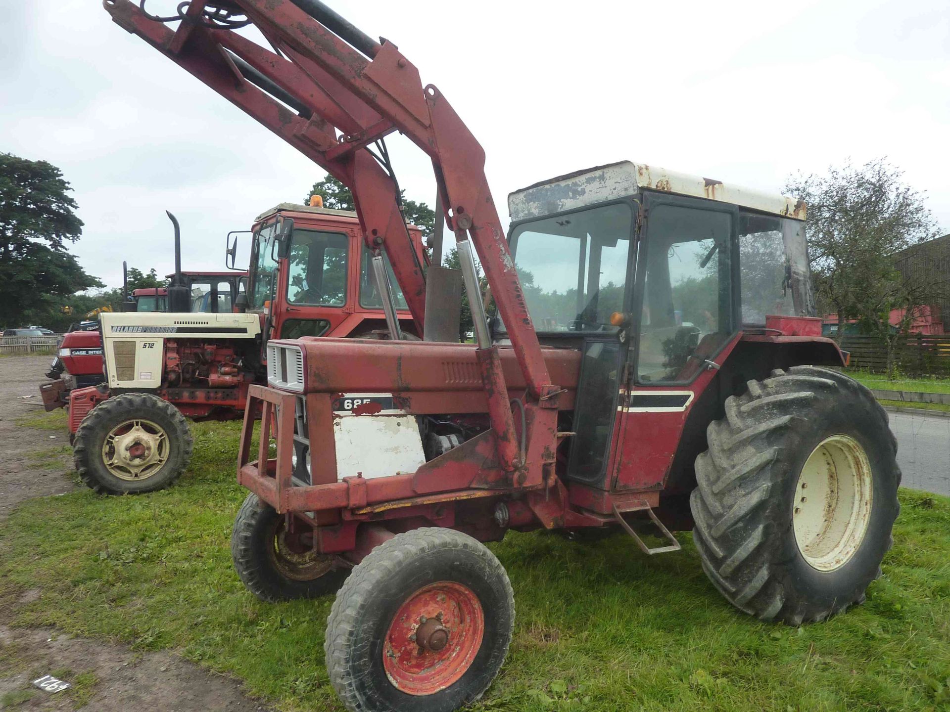 Case 685 tractor c/w loader