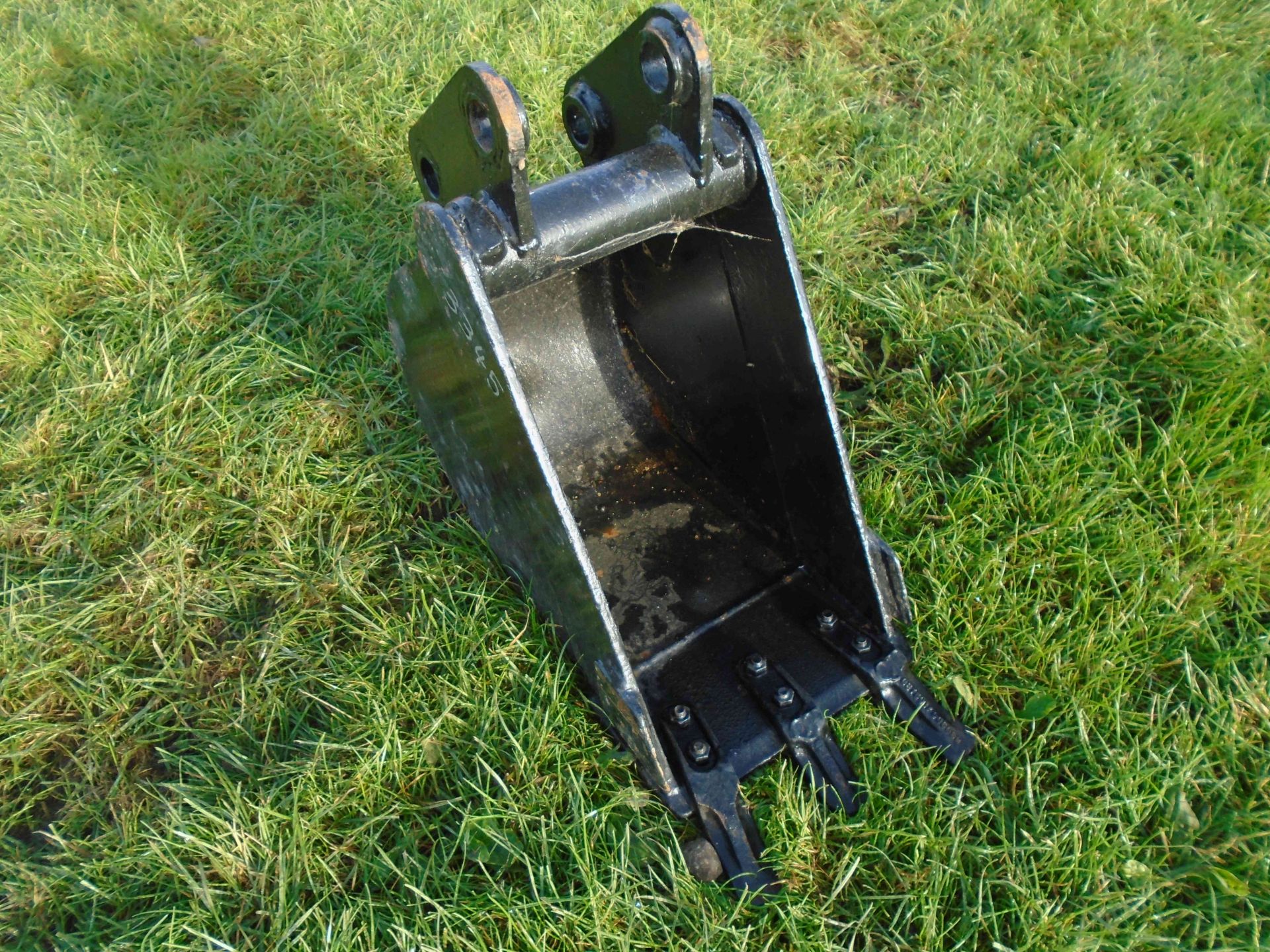 3345 JCB 12" bucket for mini digger