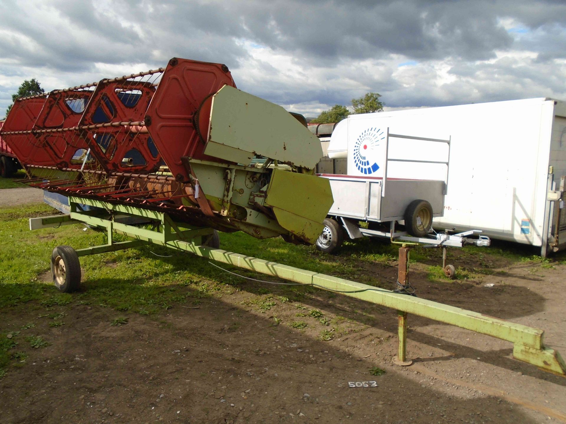 5053 13' Claas combine header & trolley