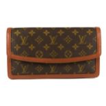 LOUIS VUITTON Pochette in tela Monogram con profili in vacchetta, sacchetto originale, cm 27