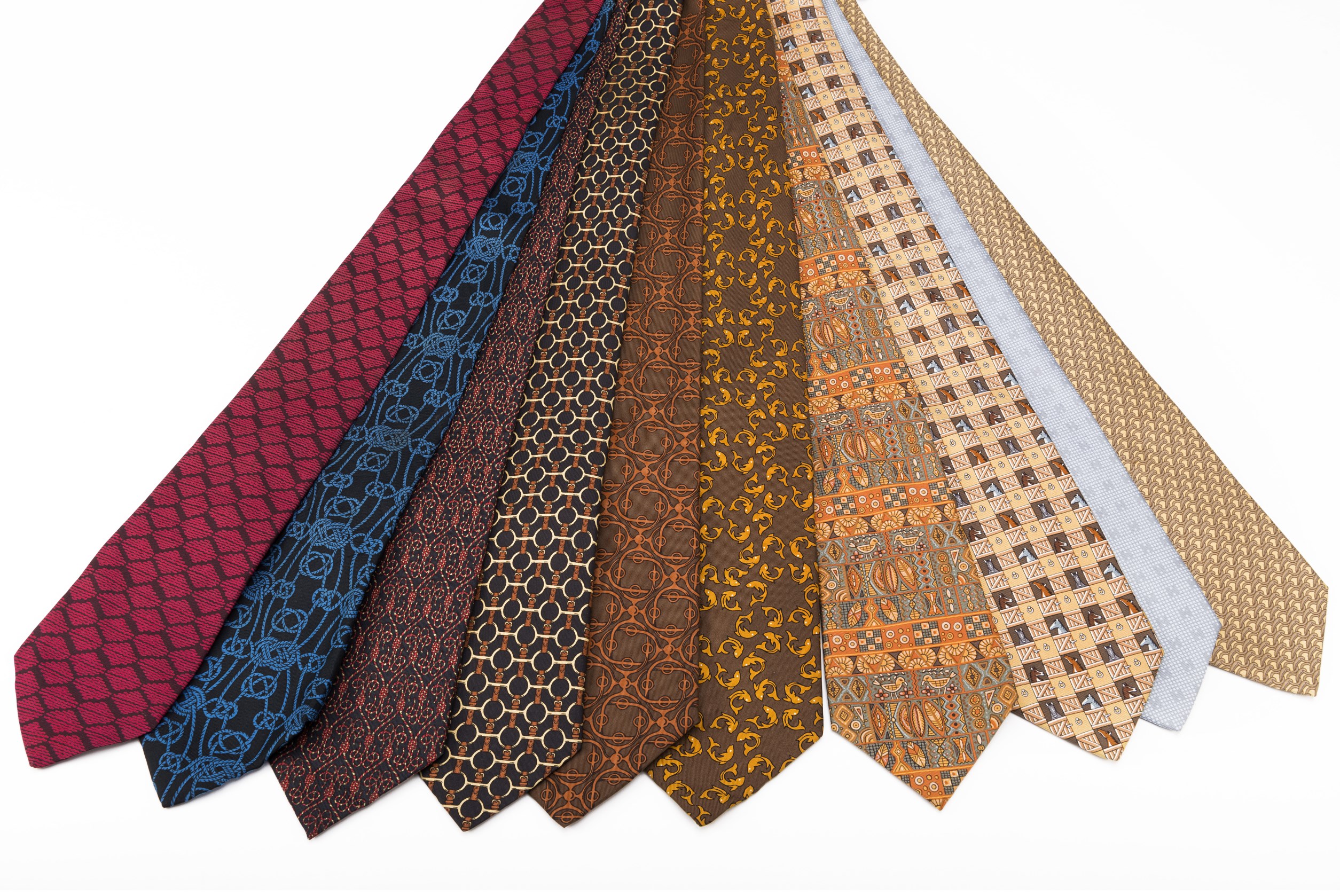 HERMES, PARIS Lotto composto da 10 cravatte in seta di varie forme, disegni e colori