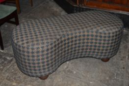 1 x Kidney Shaped Seat - Hard Wearing Patterned Fabric - H48 x W132 x D58 cm - CL150 - Location: