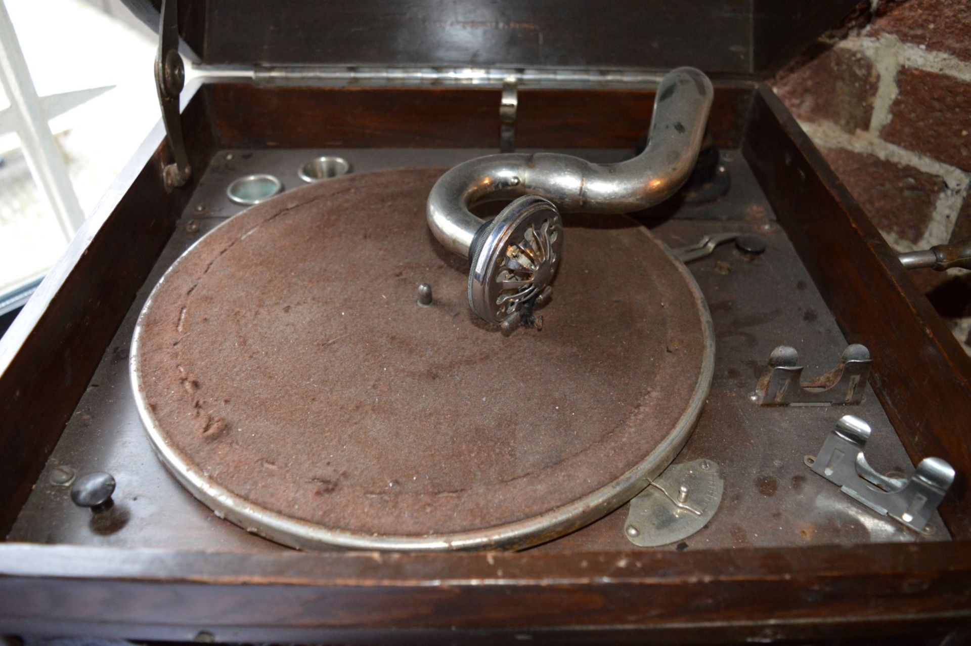 1 x Antique Victor Victrola VV-IXa Talking Machine Phonograph - Mahogany Case - H46 x W43 x D41 - Image 2 of 5