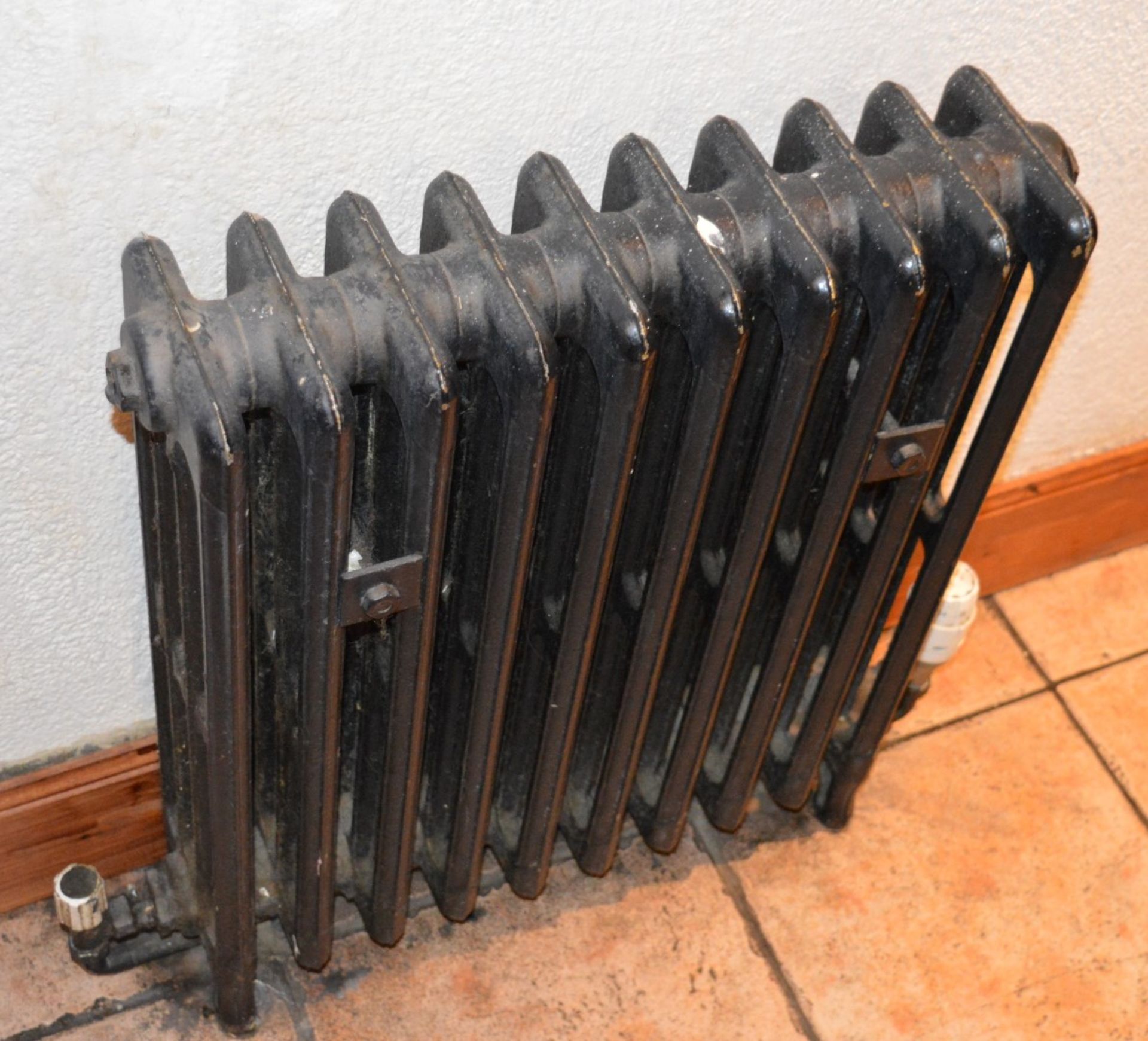 1 x Vintage 10 Column Cast Iron Radiator - H62 x W42 x D14 cm - CL150 - Location: Canary Wharf, - Image 3 of 3