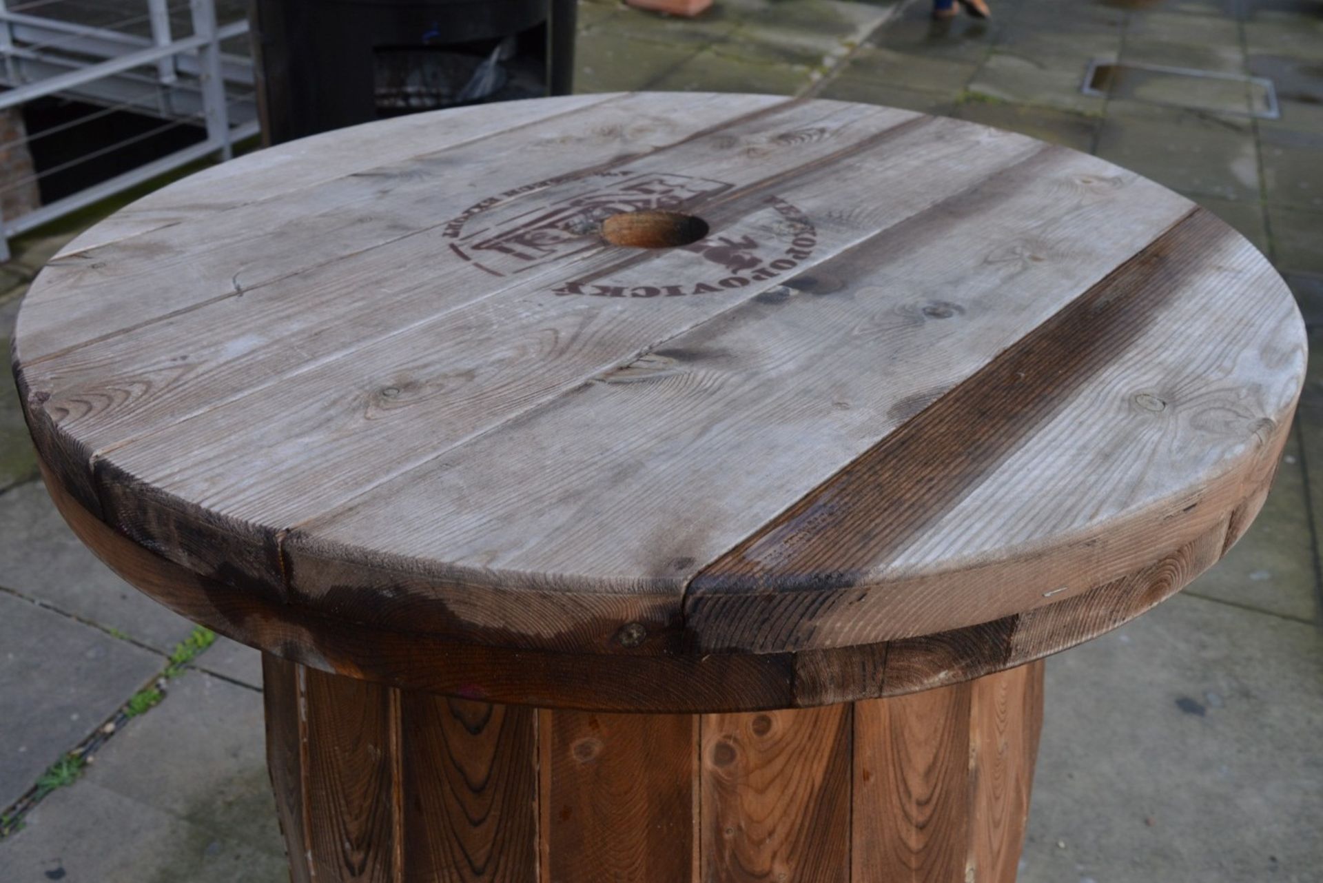 1 x Poser Pub Barrel Table - With Magners Logo - Designed For 4 People to Sit or Stand Around - - Image 2 of 4