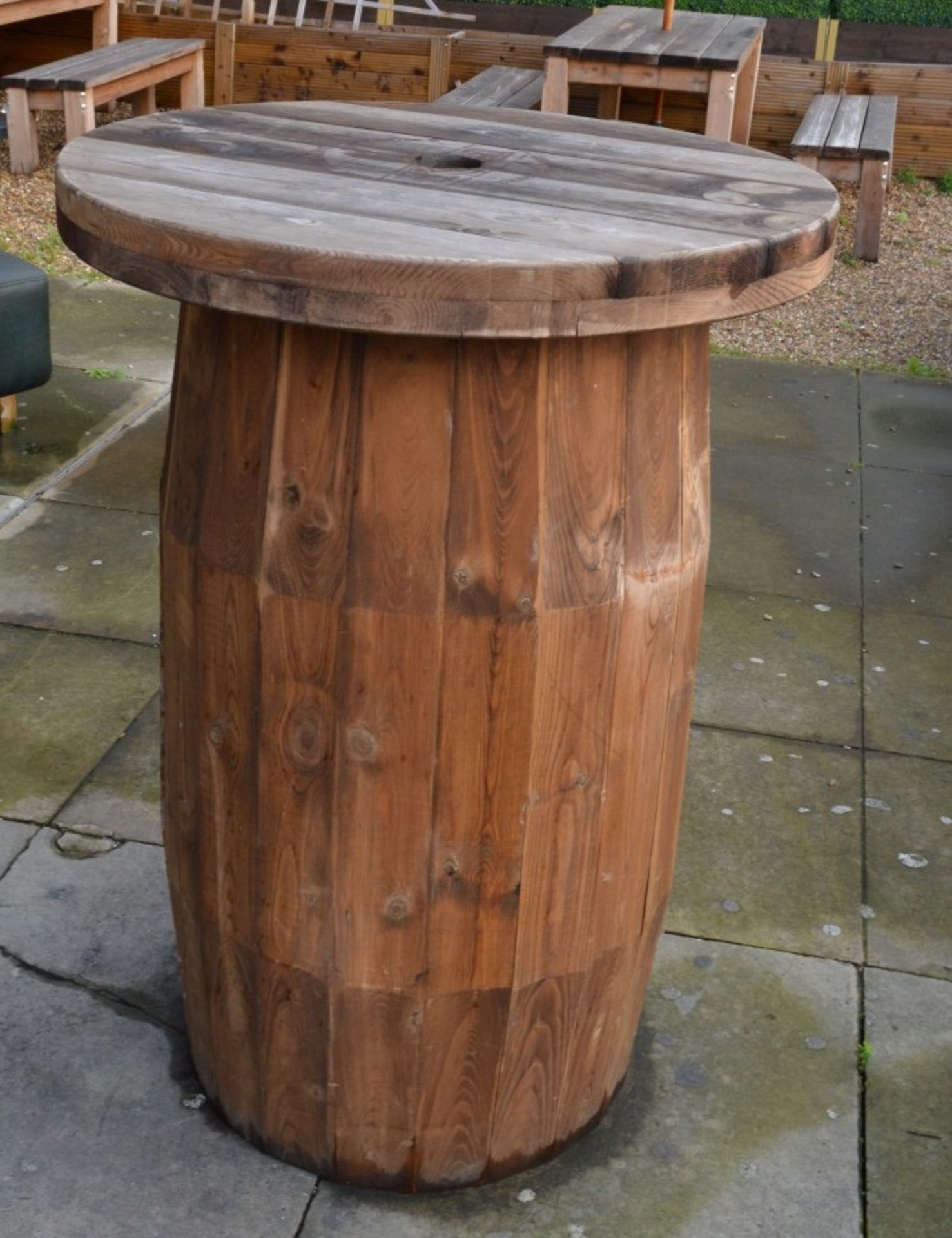 1 x Poser Pub Barrel Table - With Magners Logo - Designed For 4 People to Sit or Stand Around - - Image 3 of 4