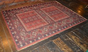 1 x Large Vintage Carpet Floor Rug - 220 x 169cm - CL150 - Location: Canary Wharf, London, E14