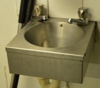 1 x Stainless Steel Commercial Kitchen Wall Mounted Sink Basin - W28 x D30 cms - CL150 - Location: