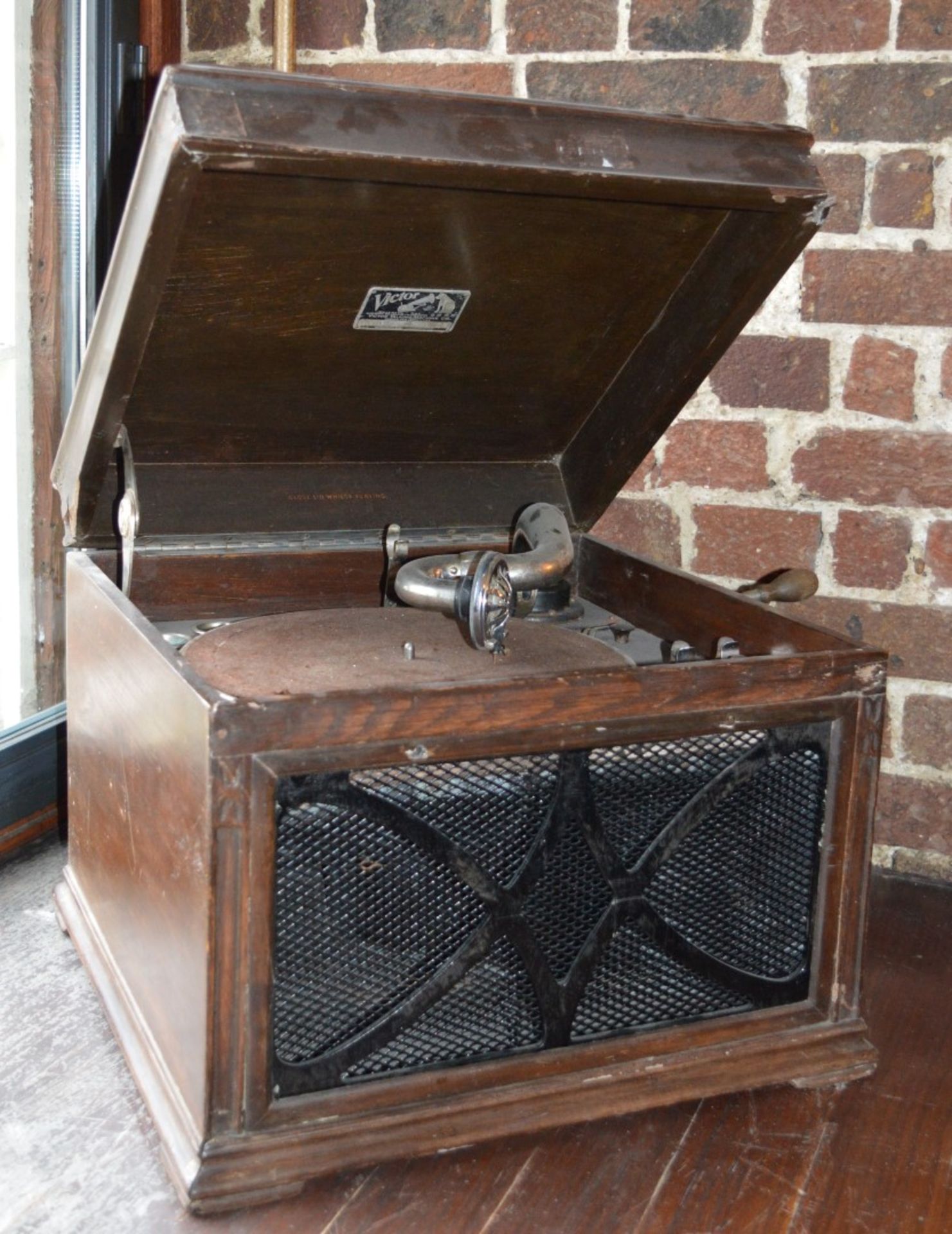 1 x Antique Victor Victrola VV-IXa Talking Machine Phonograph - Mahogany Case - H46 x W43 x D41