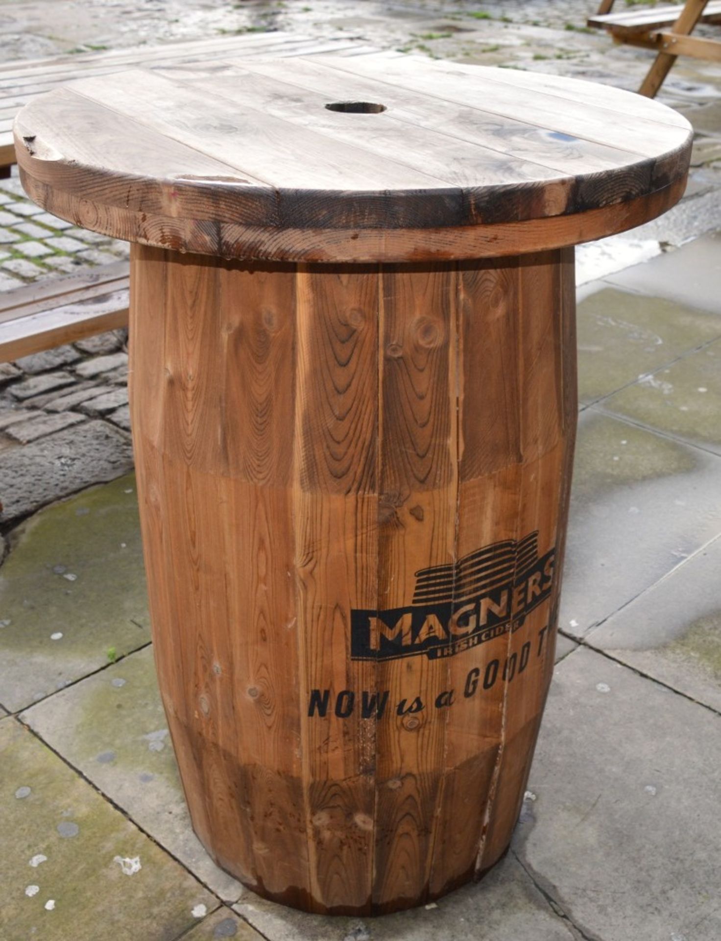 1 x Poser Pub Barrel Table - With Magners Logo - Designed For 4 People to Sit or Stand Around - - Image 4 of 4