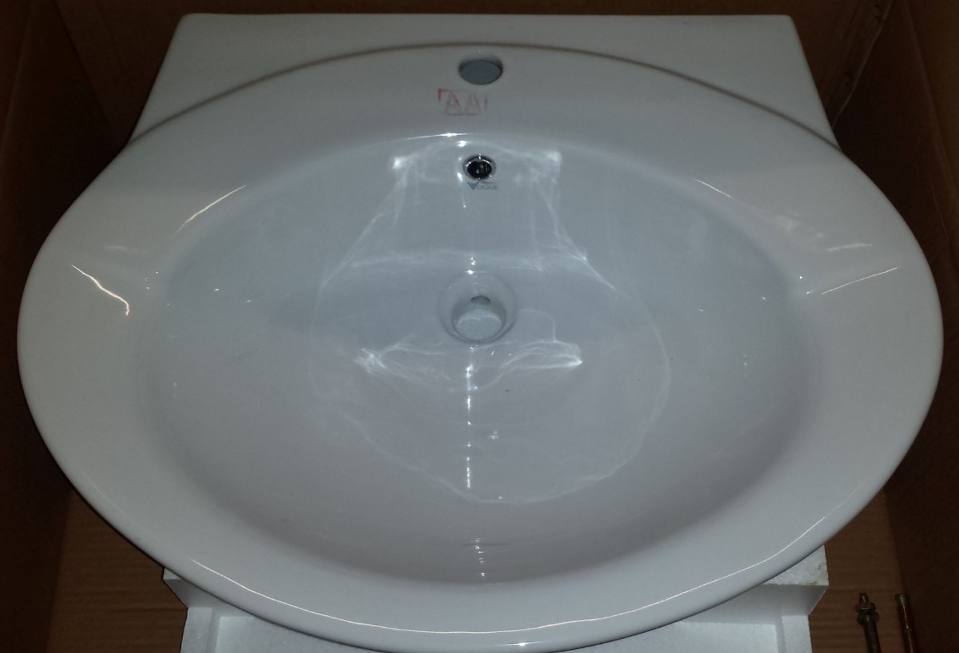 1 x Vogue Bathrooms HAVARI Single Tap Hole SINK BASIN With Pedestal - 690mm Width - Brand New