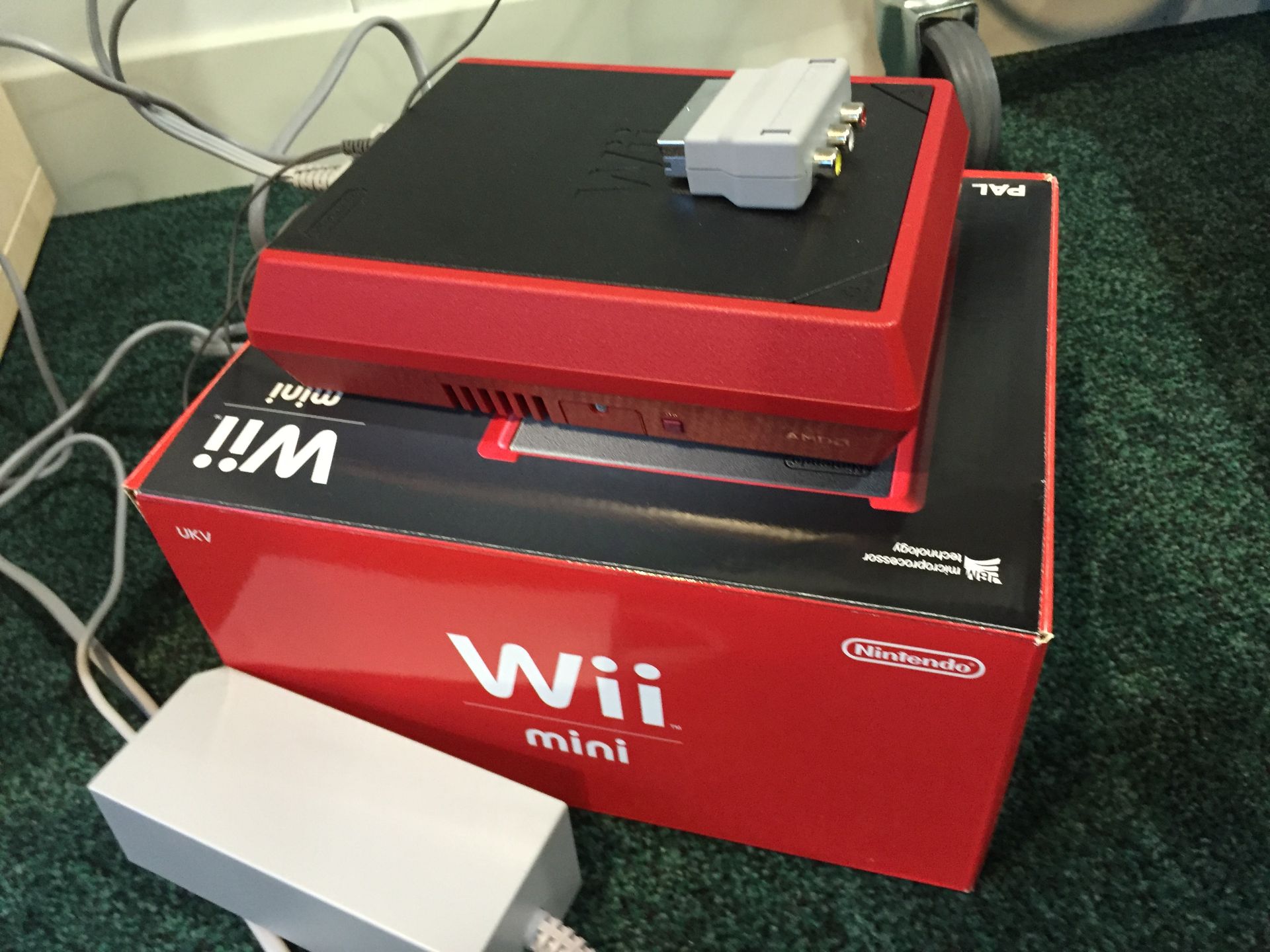 1 x Nintendo Wii Mini Red Games Console With 3 Nunchucks - Fully Boxed With Power Pack and TV Cables - Image 3 of 4