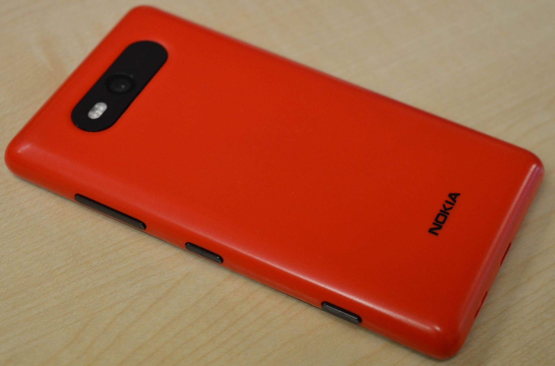 1 x Nokia 820 Mobile Phone - Red - Features Dual Core 1.5ghz Processor, 1gb System Ram, 8gb Internal - Image 5 of 5
