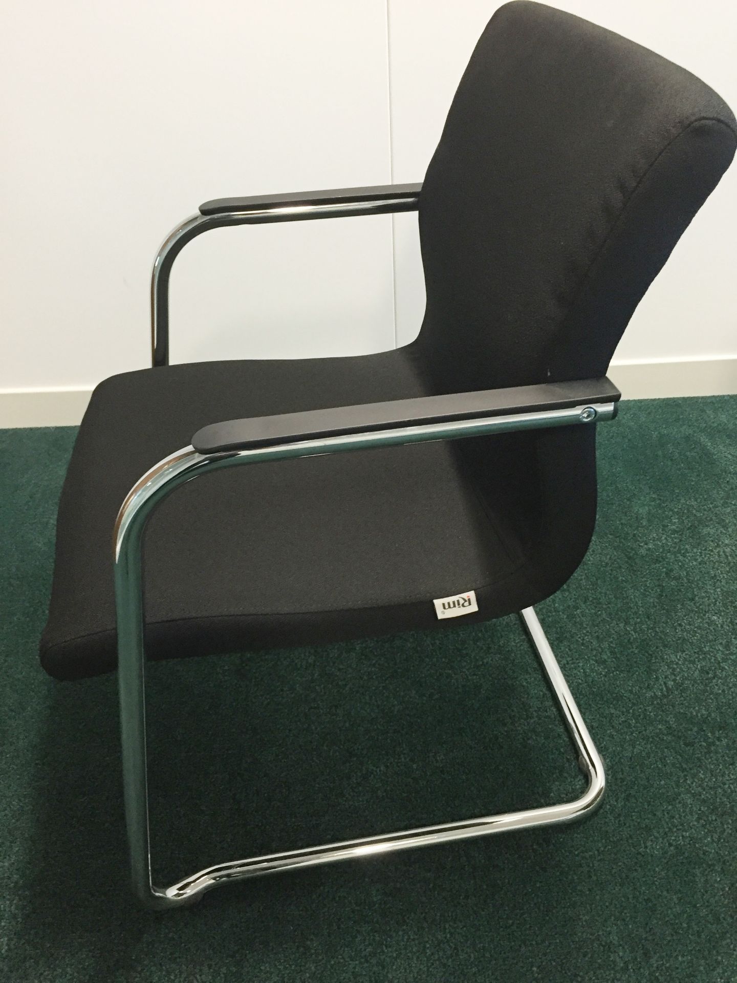 1 x Designer RIM Office Chair - Suitable For Desk Use, Meeting Tables or Conference Rooms - Features - Image 3 of 6