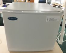 1 x Caldura Compact Mini Lab Fridge - With Instructions - Small Dent to the Side - Please See