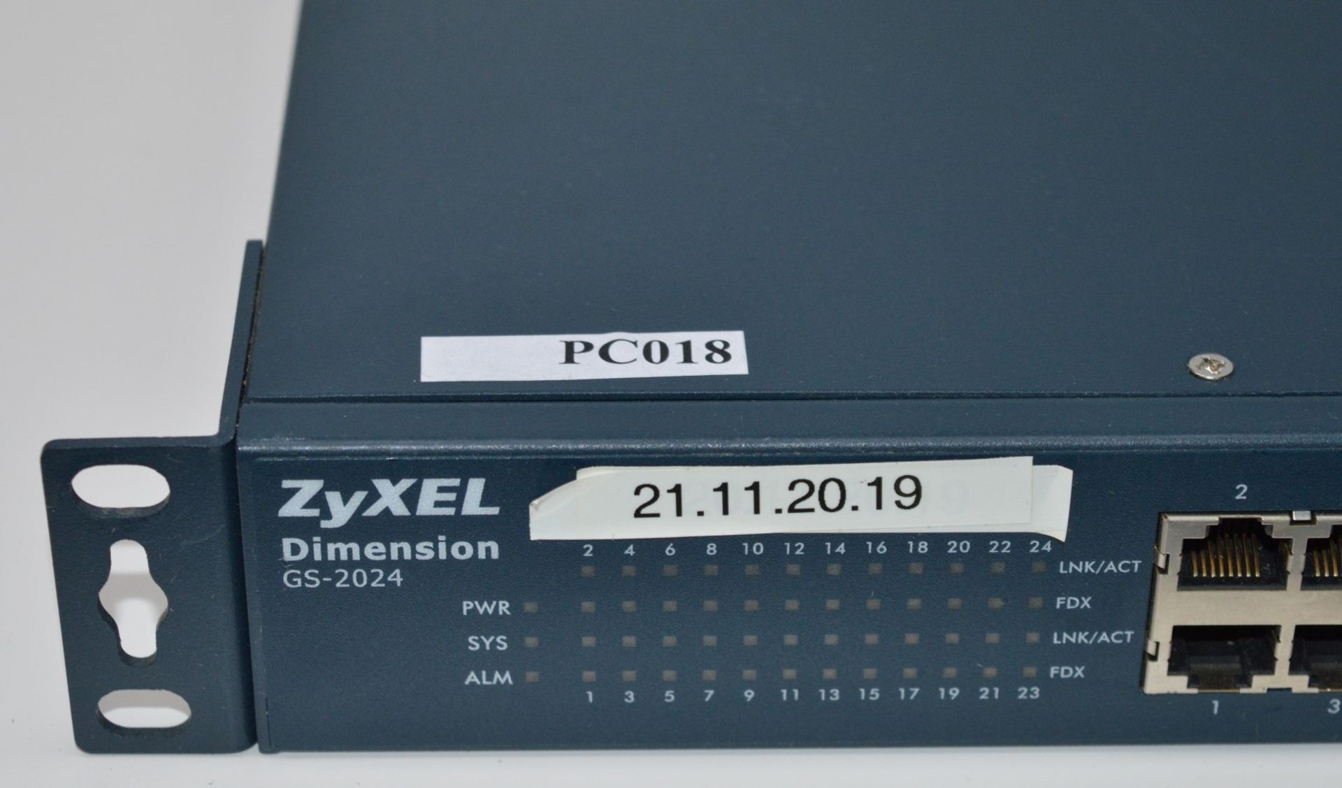 1 x Zyxel 24 Port Layer 2 Managed Gigibit Switch With Fiber Ports - Model GS-2024 - CL159 - Ref - Image 2 of 6