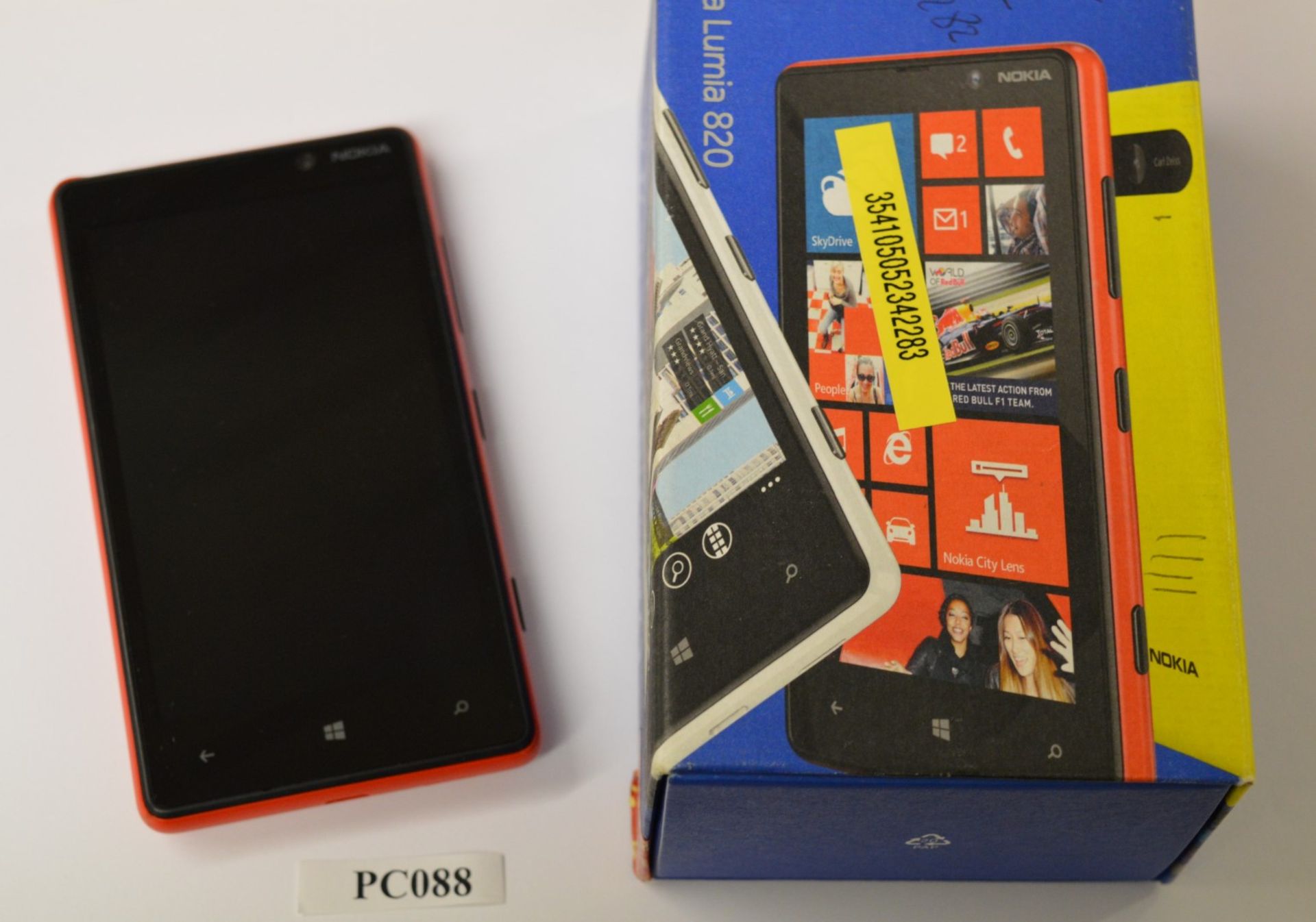 1 x Nokia 820 Mobile Phone - Red - Features Dual Core 1.5ghz Processor, 1gb System Ram, 8gb Internal - Image 2 of 6