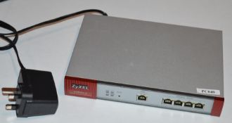 1 x Zyxel ZyWall 5 Four Port Internet Security Appliance - With Power Adaptor - CL159 - Ref