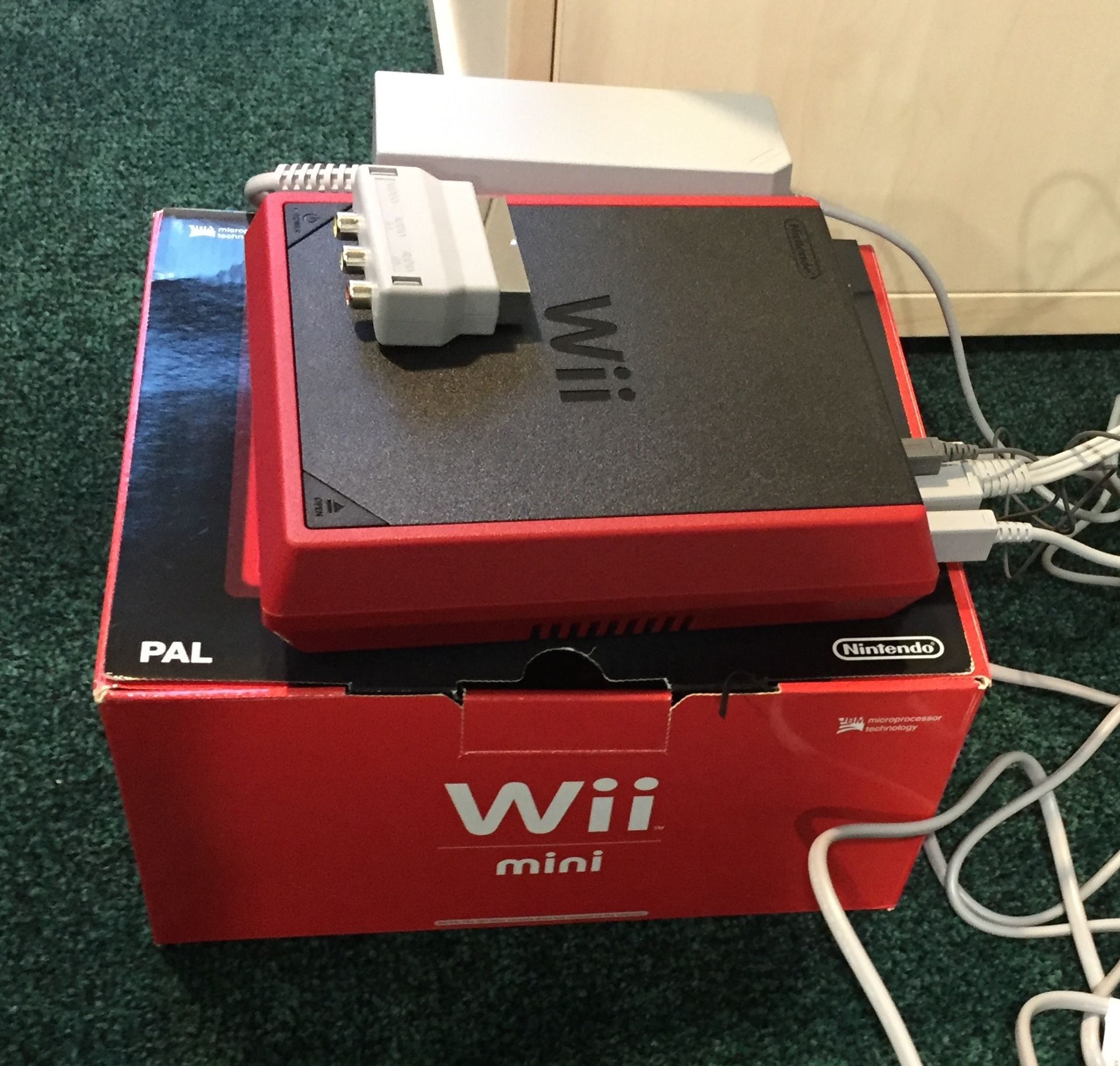 1 x Nintendo Wii Mini Red Games Console With 3 Nunchucks - Fully Boxed With Power Pack and TV Cables - Image 2 of 4