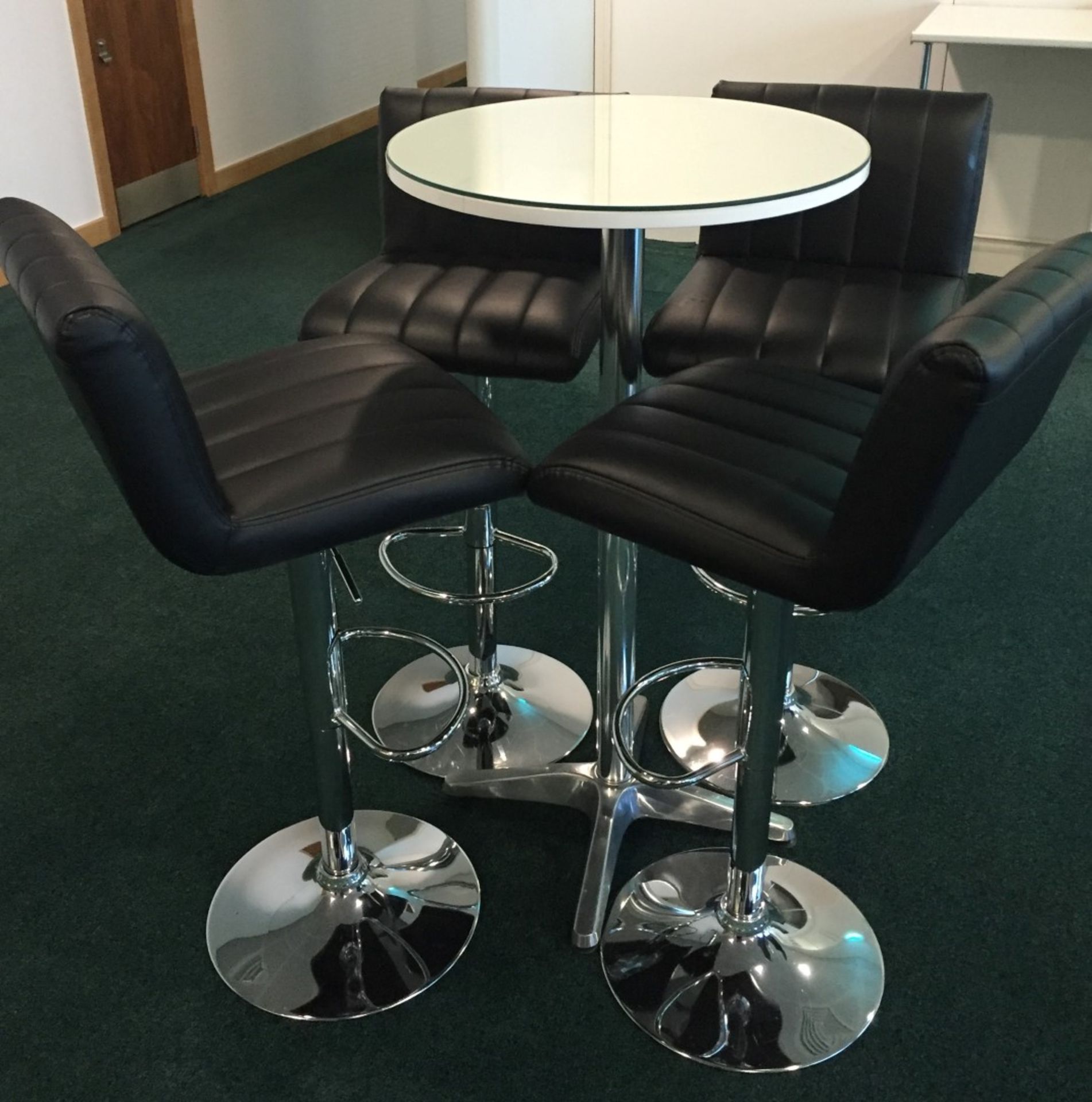 1 x Modern Canteen Coffee Table Featuring a Thick Oval Glass Surface and Cross Feet Chrome Base - - Image 2 of 13