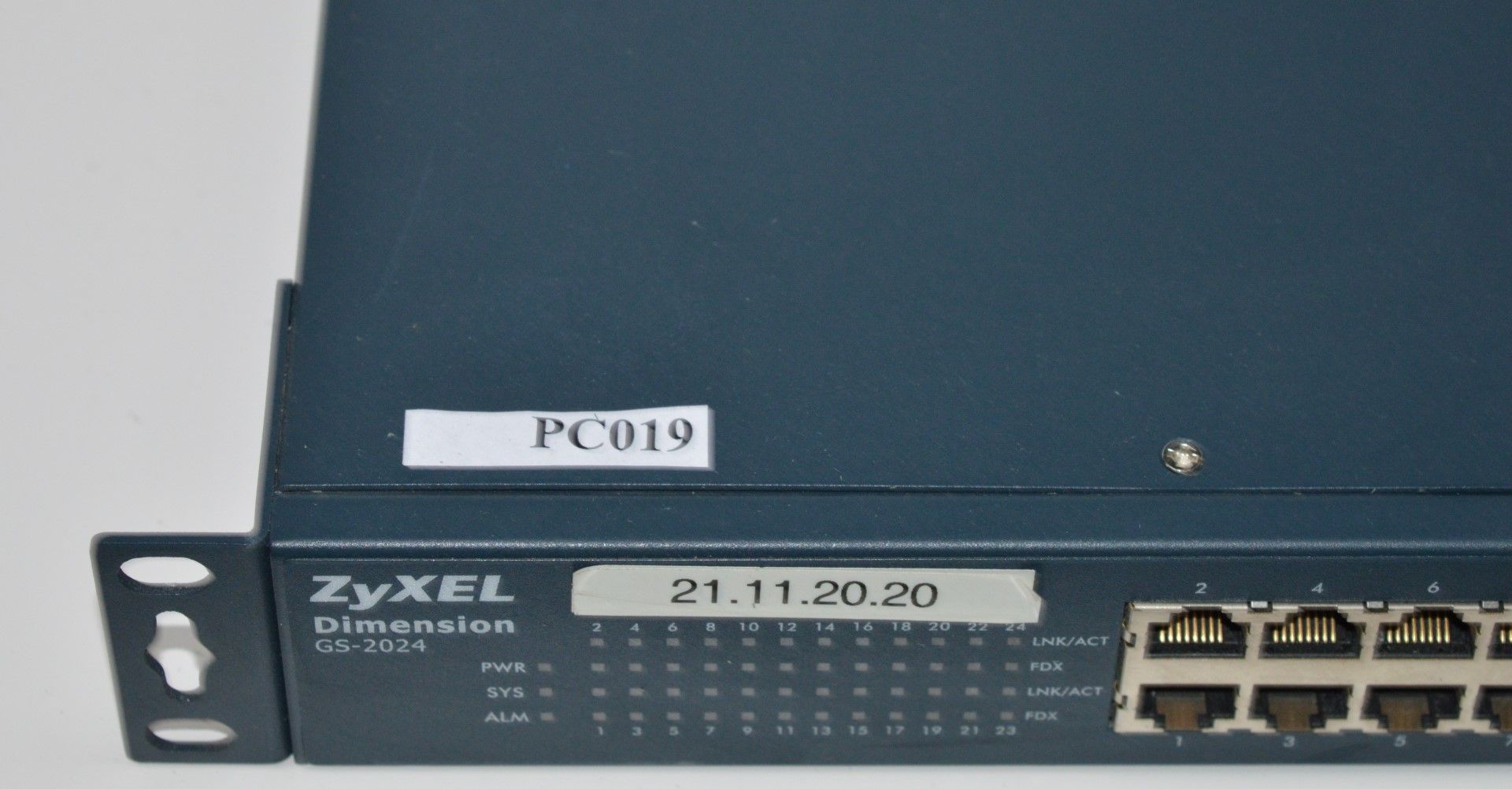 1 x Zyxel 24 Port Layer 2 Managed Gigibit Switch With Fiber Ports - Model GS-2024 - CL159 - Ref - Image 4 of 8