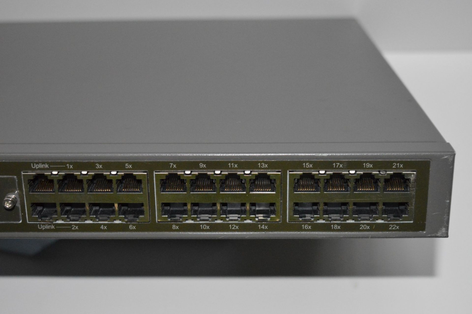 1 x D-Link DES 3225G 24 ports Fast Ethernet 100Base-TX Managed Switch - CL159 - Ref PC031 - - Image 4 of 6