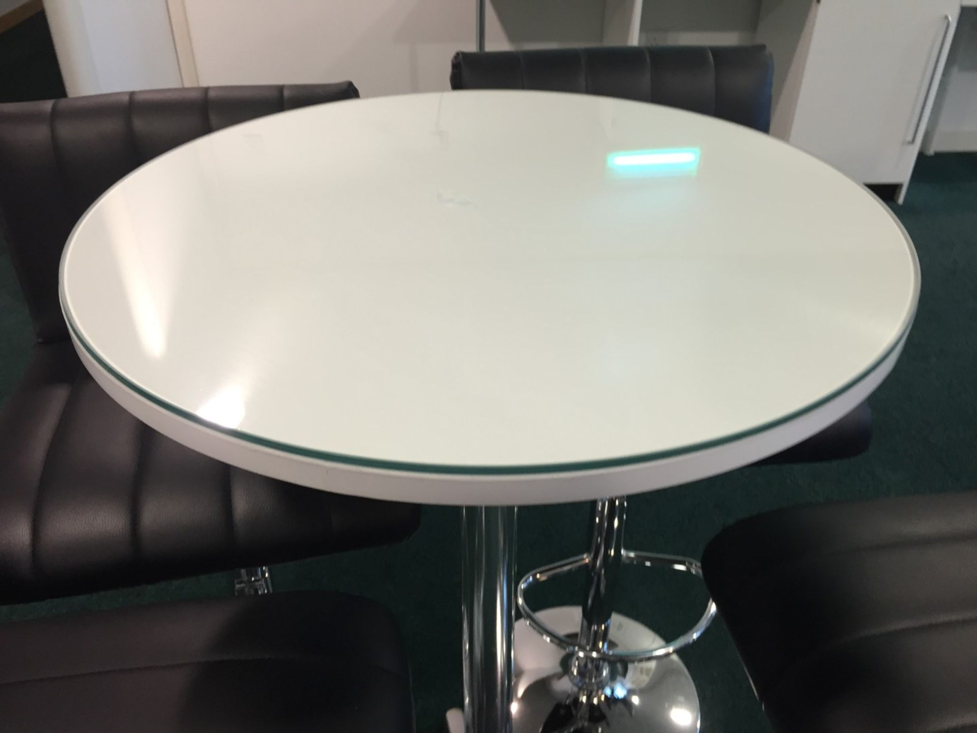 1 x Modern Canteen Coffee Table Featuring a Thick Oval Glass Surface and Cross Feet Chrome Base - - Image 8 of 13