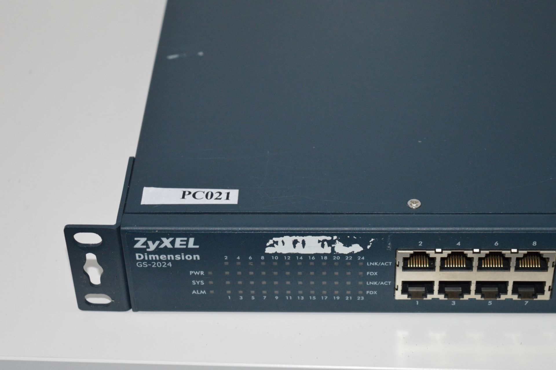 1 x Zyxel 24 Port Layer 2 Managed Gigibit Switch With Fiber Ports - Model GS-2024 - CL159 - Ref - Image 3 of 3