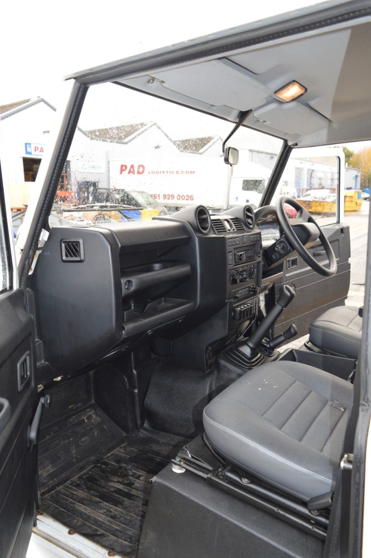 1 x Land Rover Defender 110 4x4 Off Road Vehicle - Year 2010 - MOT Expiry July 2016 - Millage 90,000 - Image 14 of 34
