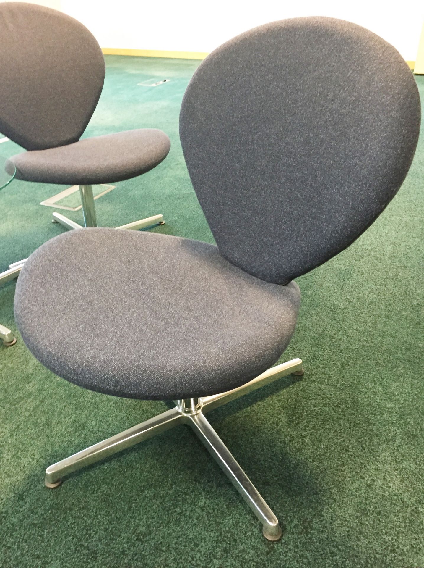 1 x Contemporay Office Chair With Hard Wearing Grey Fabric Upholstery and Chrome Cross Feet Base - - Image 2 of 6