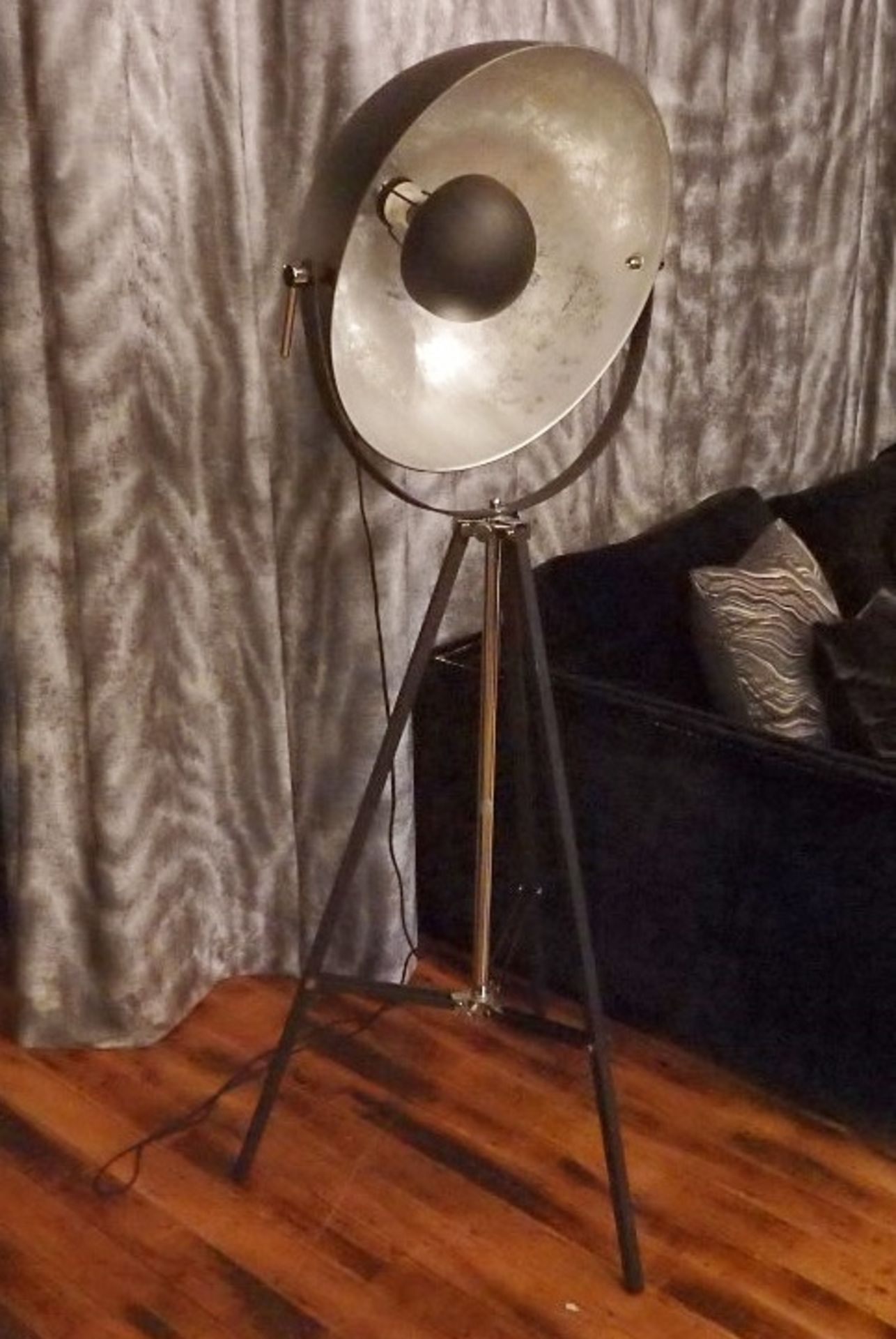 1 x Retro Tripod Studio Floor Lamp In Black & Silver - Ref: DE029 (RM1) - CL122 - Location: Bury BL8 - Image 2 of 5