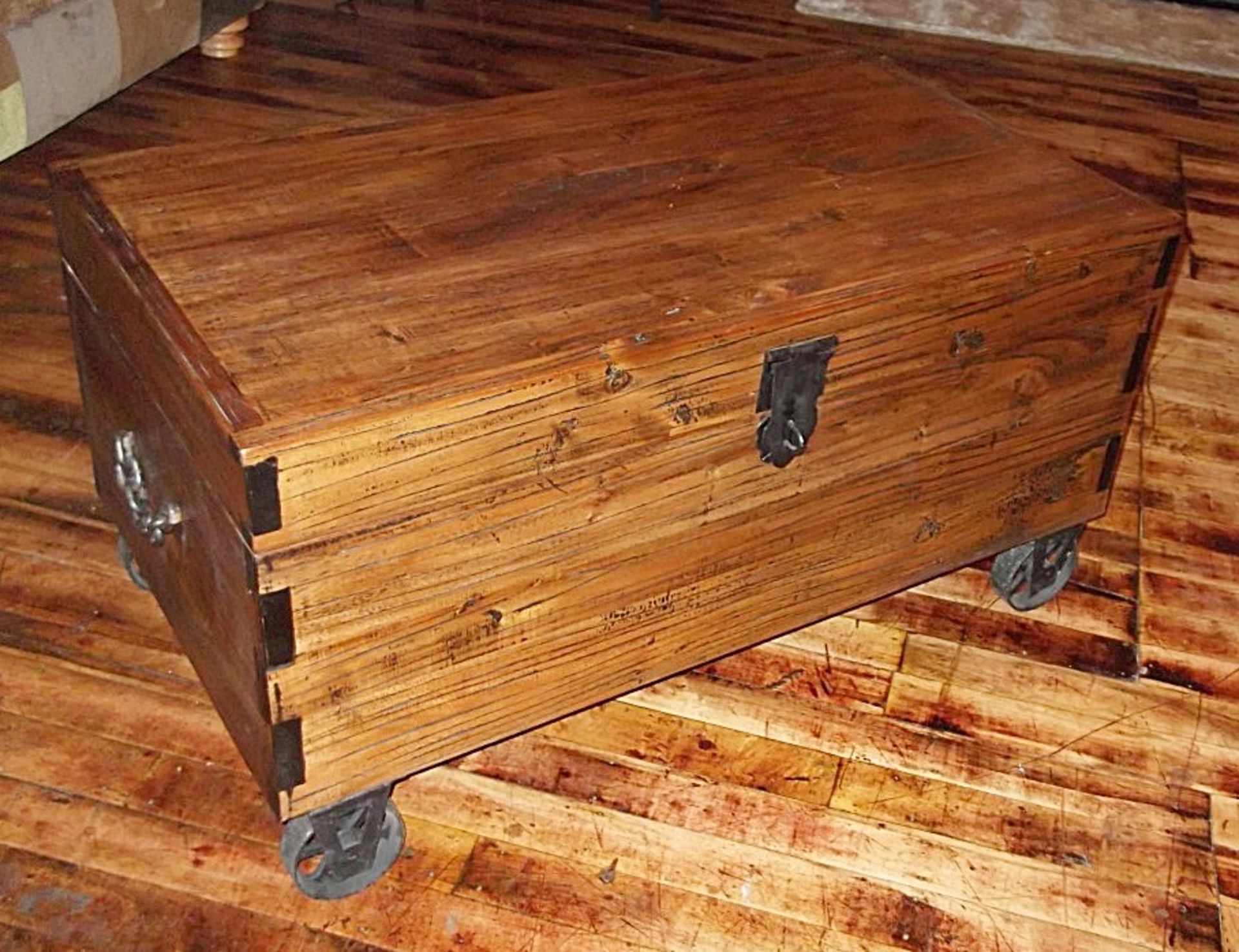 1 x Handcrafted Solid Wood Trunk Coffee Table / Storage Chest - Features Chain Handles & Metal