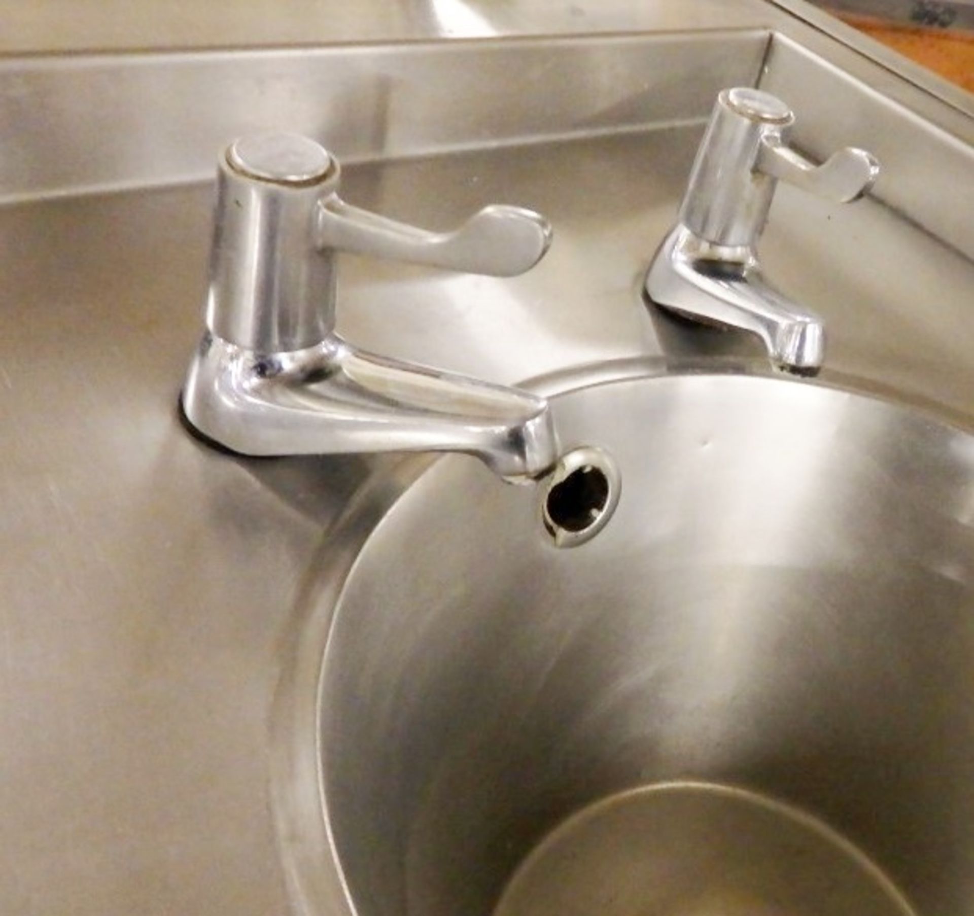 1 x Large Triple Bowl Stainless Steel Sink Unit, With 3-Door Storage - Dimensions: W272 x D65 x - Image 7 of 26