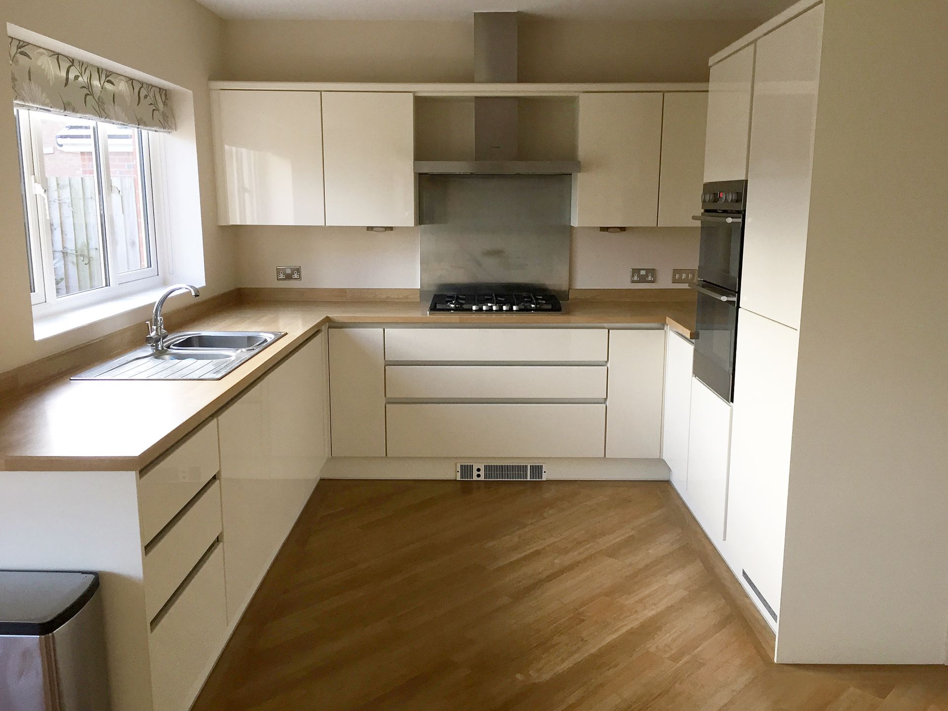 1 x Panorama Modern White Gloss Handless Kitchen With Timber Worktop And Appliances – Approx 2 years - Image 7 of 40