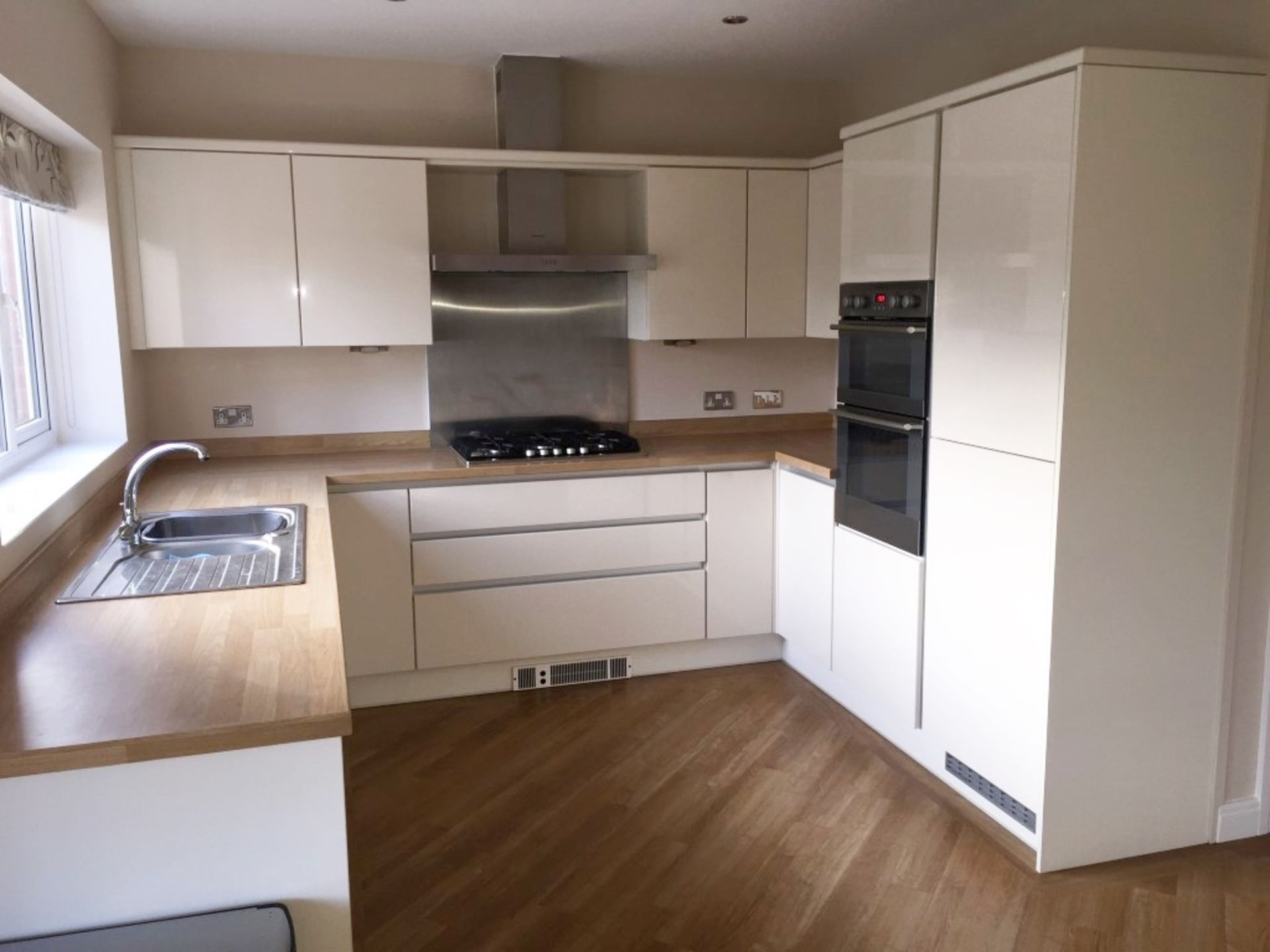 1 x Panorama Modern White Gloss Handless Kitchen With Timber Worktop And Appliances – Approx 2 years