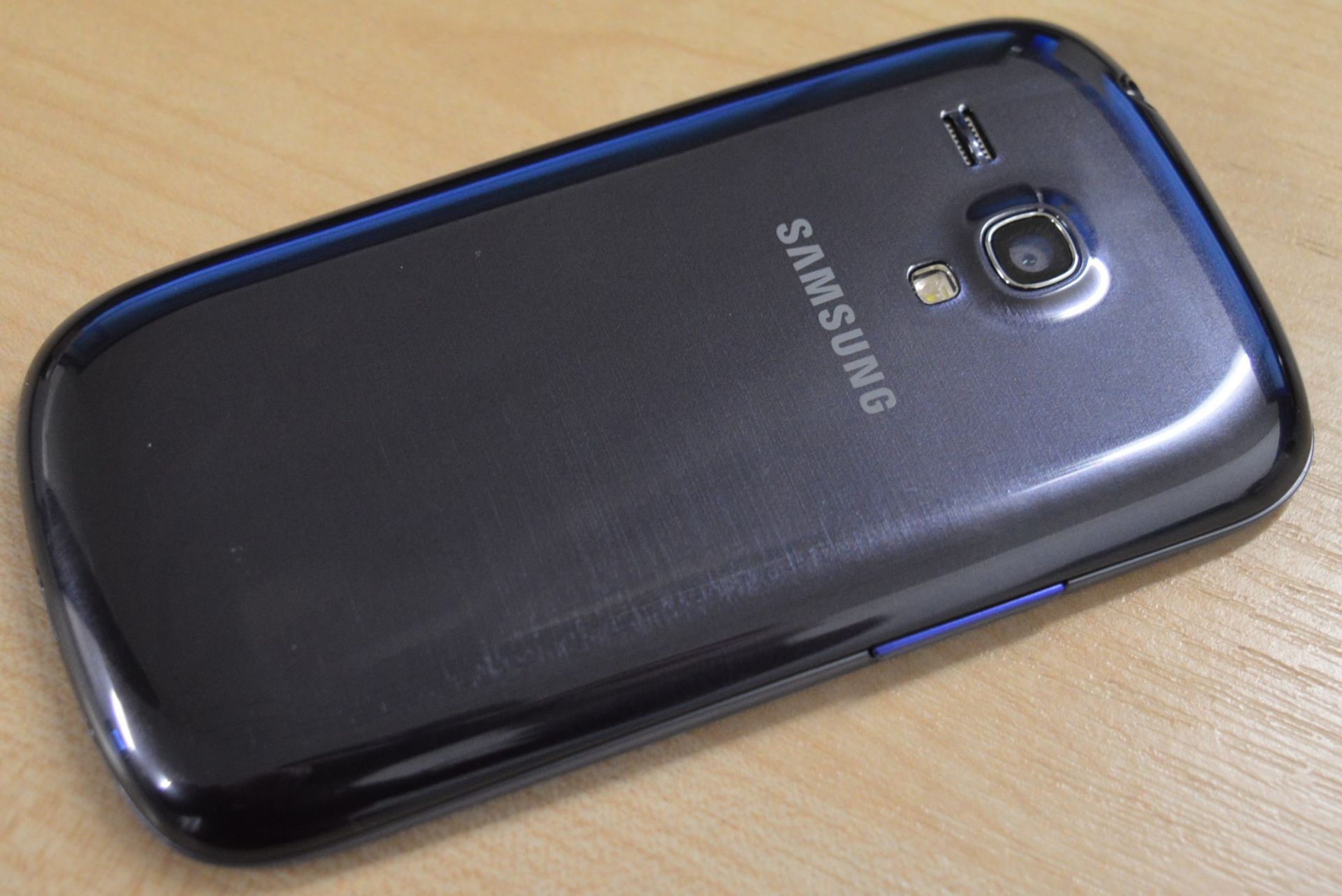 1 x Samsung Galaxy S3 Mini Mobile Phone - Pebble Blue - GT-18200N - Features Dual Core 1ghz - Image 2 of 3