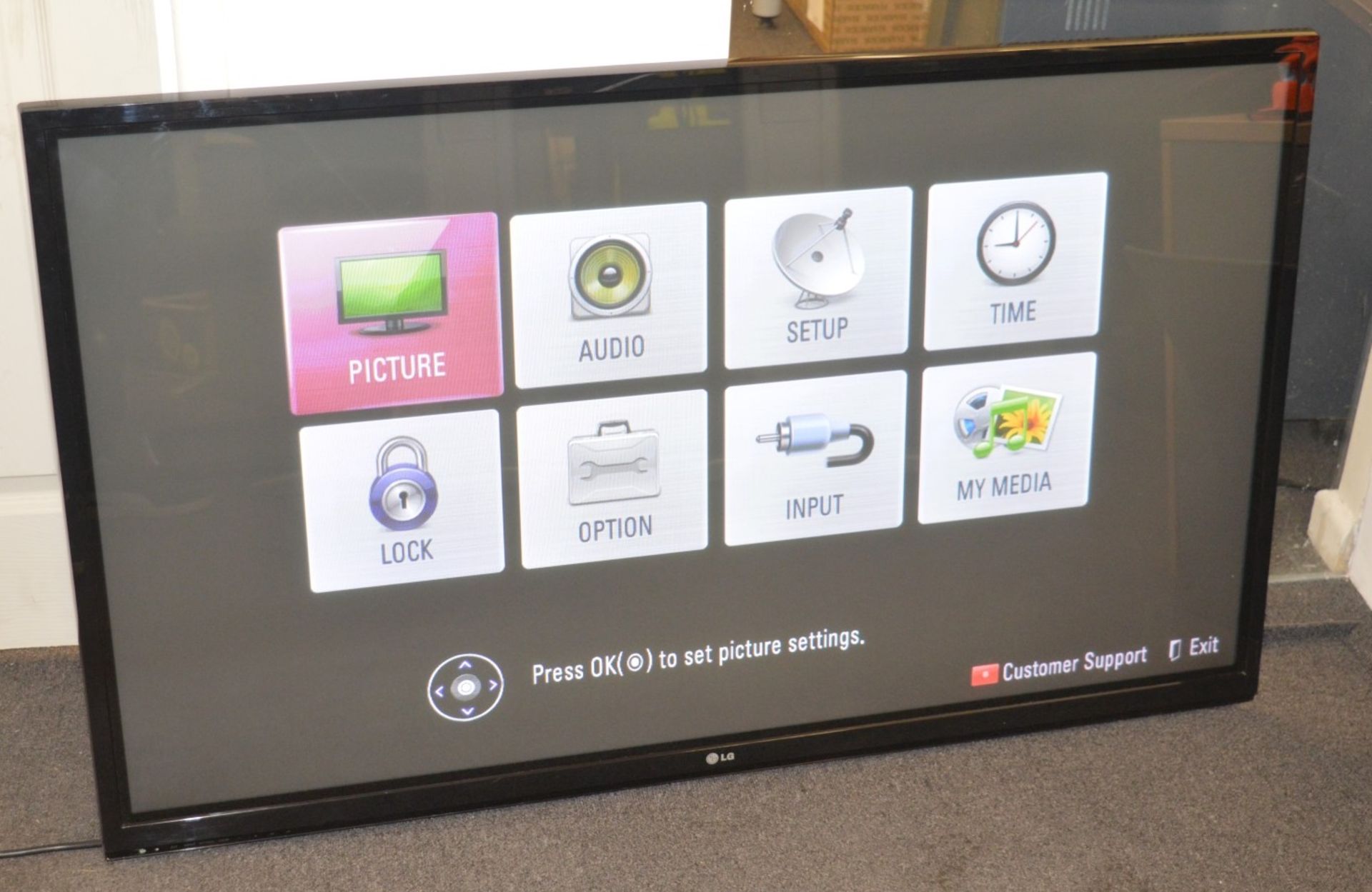 1 x LG 50PA4500 50-inch HD Ready Plasma TV with Freeview and 2 HDMI Ports - CL150 - Working As - Image 2 of 5